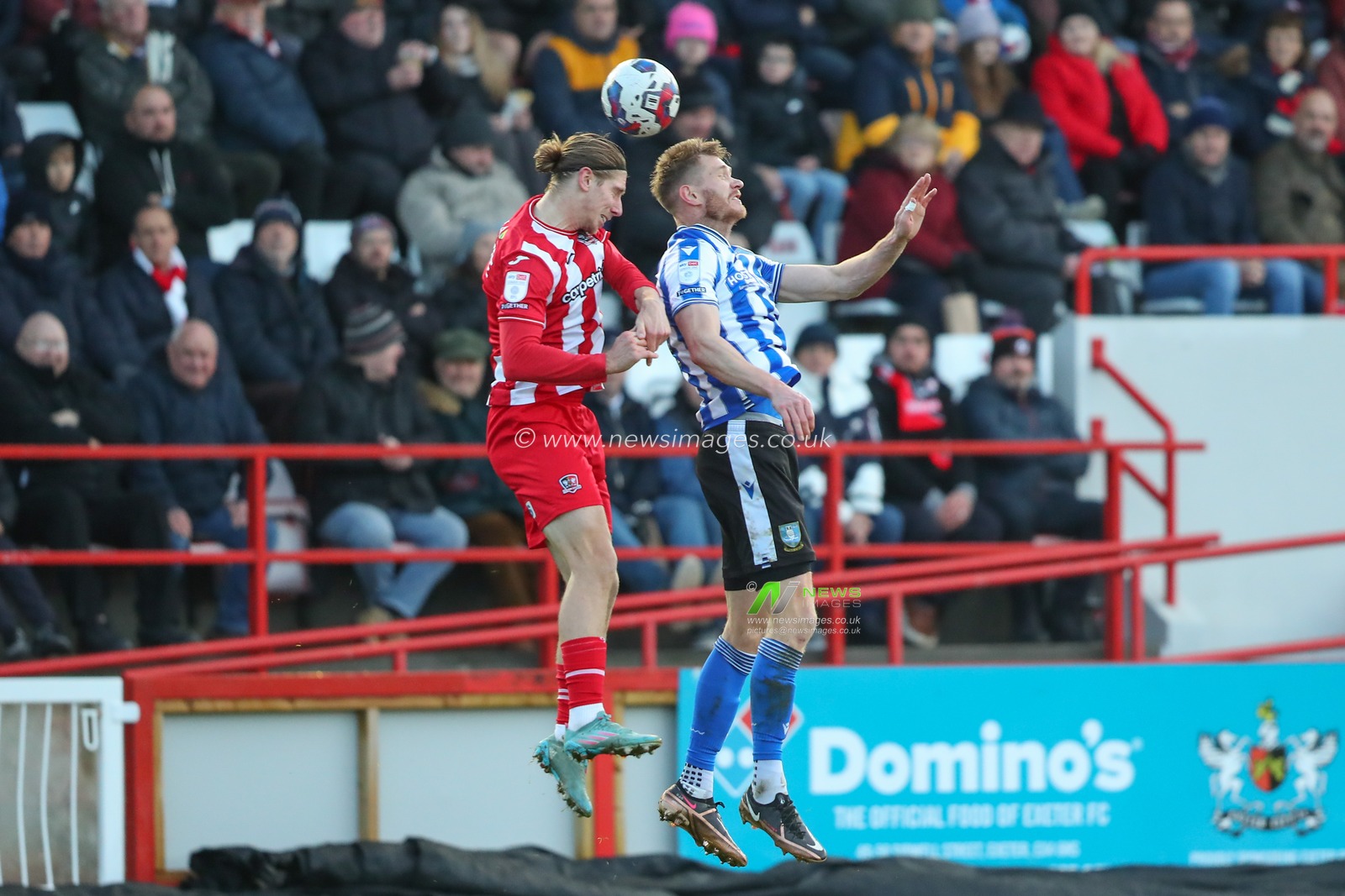 Alex Hartridge #5 of Exeter City and Michael Smith #24 of Sheffield Wednesday battle for the ball during the Sky Bet League 1 match Exeter City vs Sheffield Wednesday at St James' Park, Exeter, United Kingdom, 10th December 2022

(Photo by Gareth Evans/News Images)