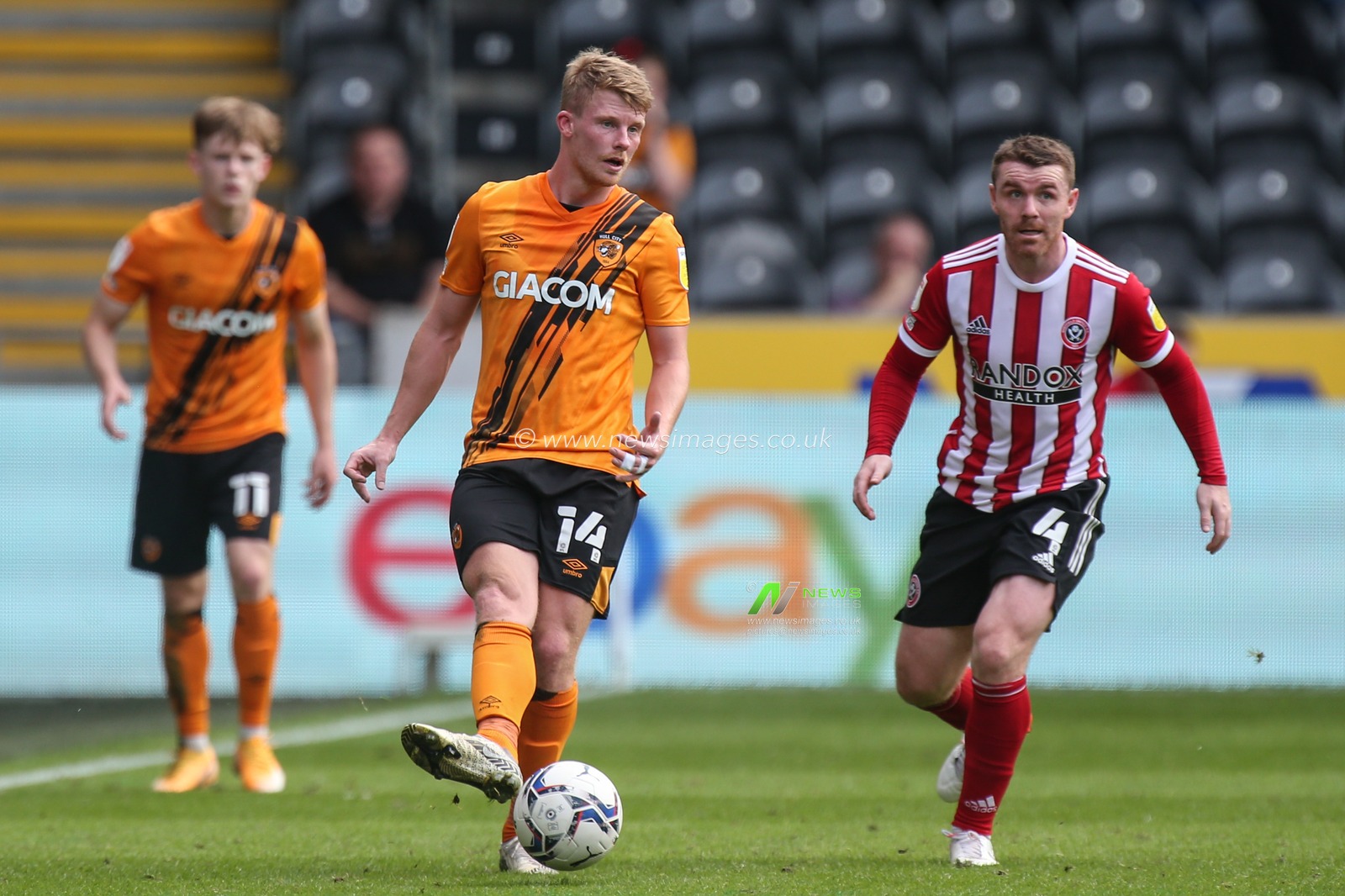 Andy Cannon #14 of Hull City passes the ball