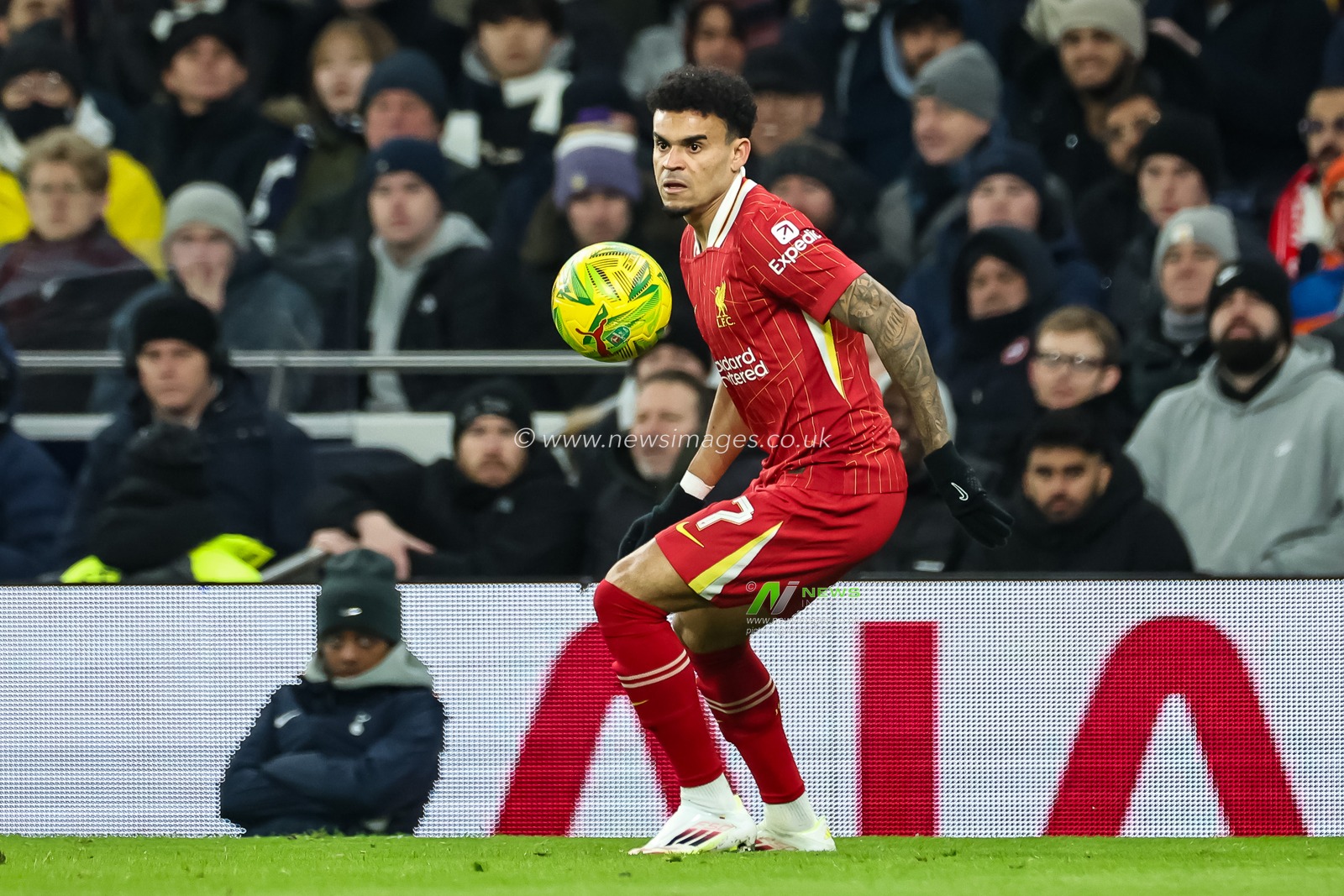 Luis DÃ­az of Liverpool in action with the ball during the Carabao Cup Semi-Finals First Leg Tottenham Hotspur vs Liverpool at Tottenham Hotspur Stadium, London, United Kingdom, 8th January 2025

(Photo by Mark Cosgrove/News Images)