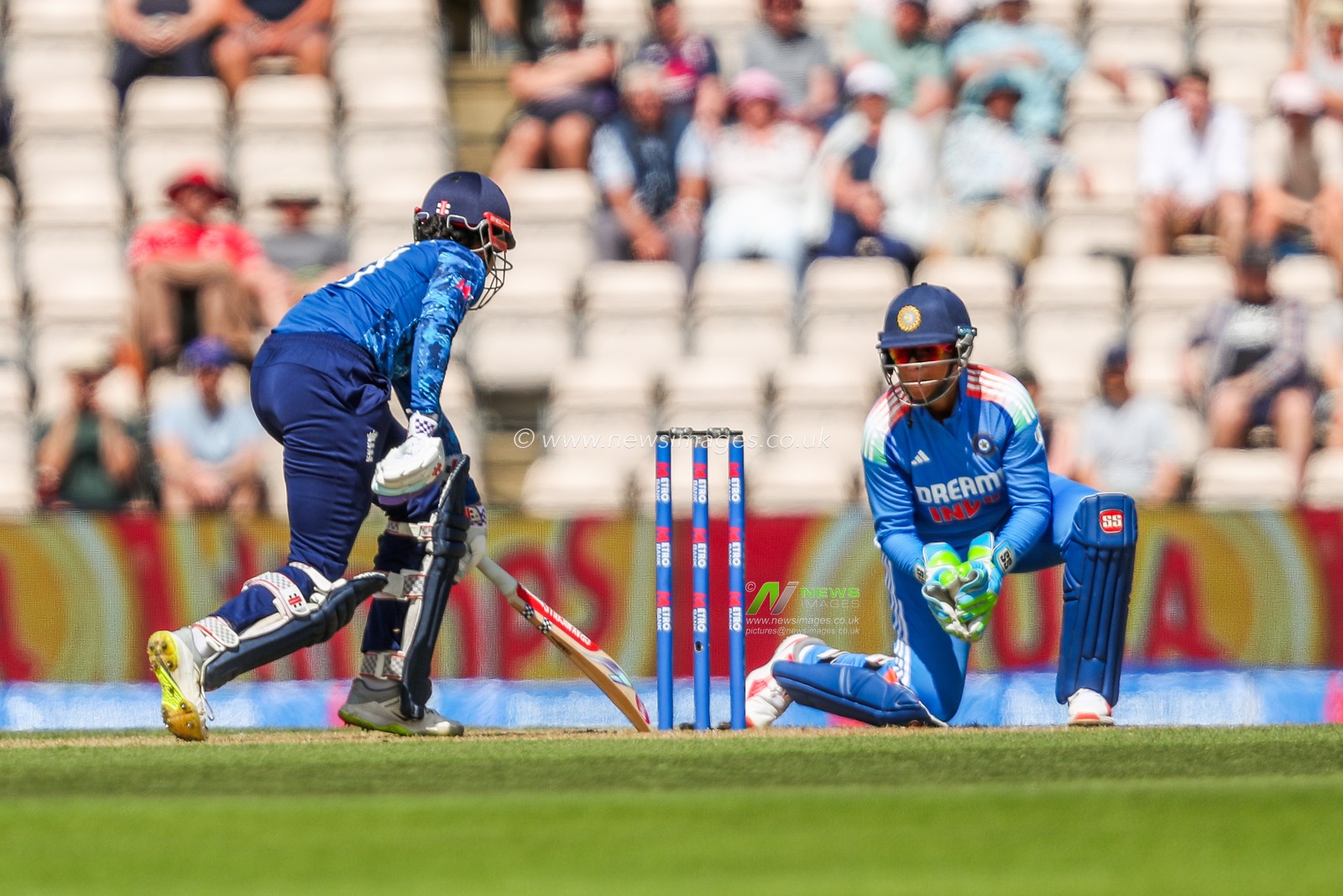 Richa Ghosh of India catchers during the 1st Metro Bank One Day International match England Women vs India Women at The Utilita Bowl, Southampton, United Kingdom, 16th July 2025

(Photo by Izzy Poles/News Images)