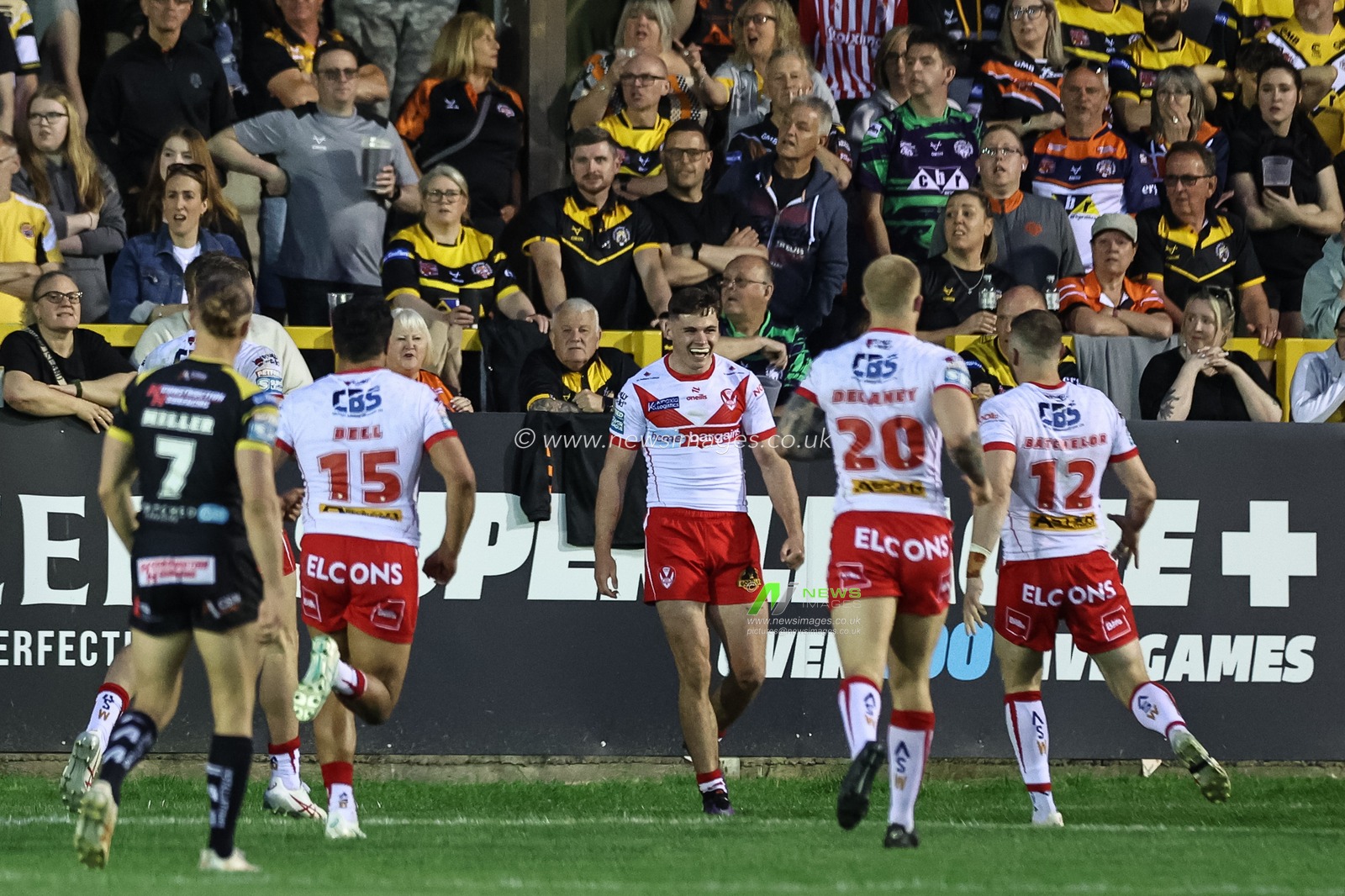 Jack Welsby of St. Helens celebrates his try to make it 4-12 during the Betfred Super League Round 11 match Castleford Tigers vs St Helens at The Mend-A-Hose Jungle, Castleford, United Kingdom, 10th May 2024

(Photo by Mark Cosgrove/News Images)