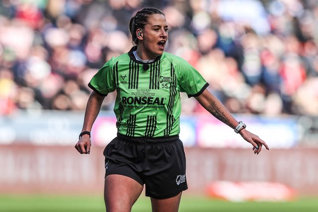 Referee Tara Jones gives instructions during the Betfred Super League round 6 match Wigan Warriors vs Huddersfield Giants at The Brick Community Stadium, Wigan, United Kingdom on 28 March 2026

(Photo by Alfie Cosgrove/News Images)