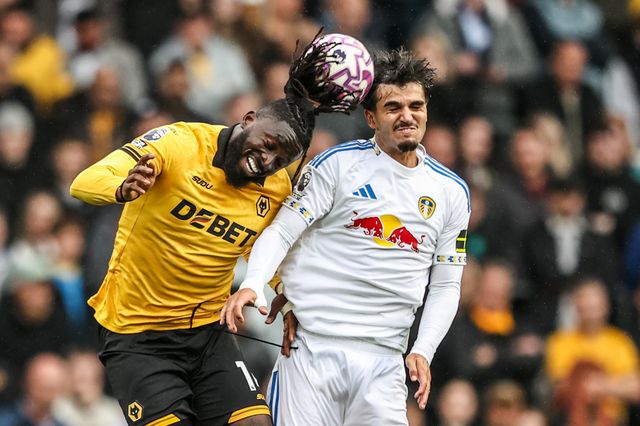 Tolu Arokodare of Wolverhampton Wanderers and Pascal Struijk of Leeds United battle for the high ball during the Premier League match Wolverhampton Wanderers vs Leeds United at Molineux, Wolverhampton, United Kingdom, 20th September 2025

(Photo by Alfie Cosgrove/News Images)