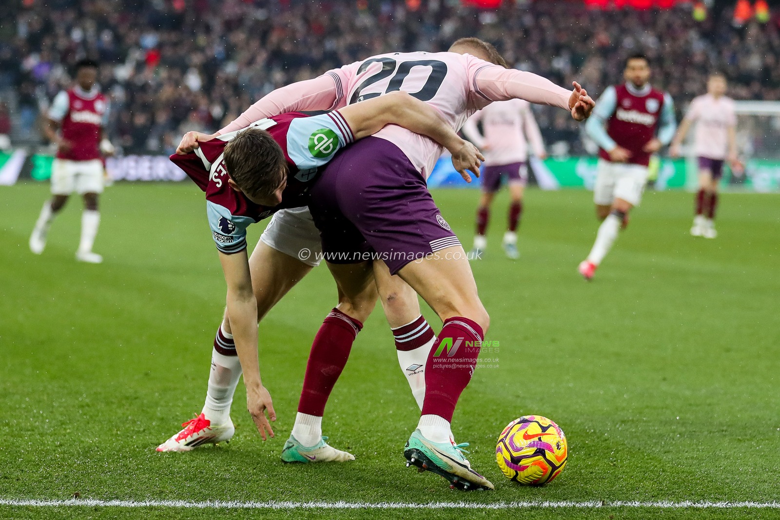 Kristoffer Ajer of Brentford battles for the ball with Ollie Scarles of West Ham United during the Premier League match West Ham United vs Brentford at London Stadium, London, United Kingdom, 15th February 2025

(Photo by Izzy Poles/News Images)