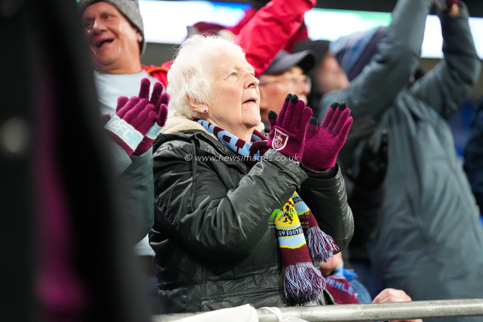 Burnley fans celebrate their first goal during the Sky Bet Championship match Cardiff City vs Burnley at Cardiff City Stadium, Cardiff, United Kingdom, 4th March 2025

(Photo by Andrew Lewis/News Images)