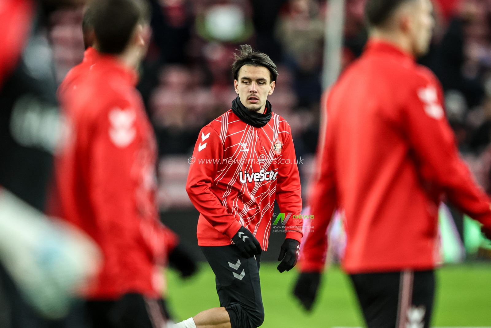 Enzo Le Fee of Sunderland in the pregame warmup session during the Premier League match Sunderland vs Manchester City at Stadium Of Light, Sunderland, United Kingdom, 1st January 2026

(Photo by Alfie Cosgrove/News Images)

*** GER AUT SUI OUT ***