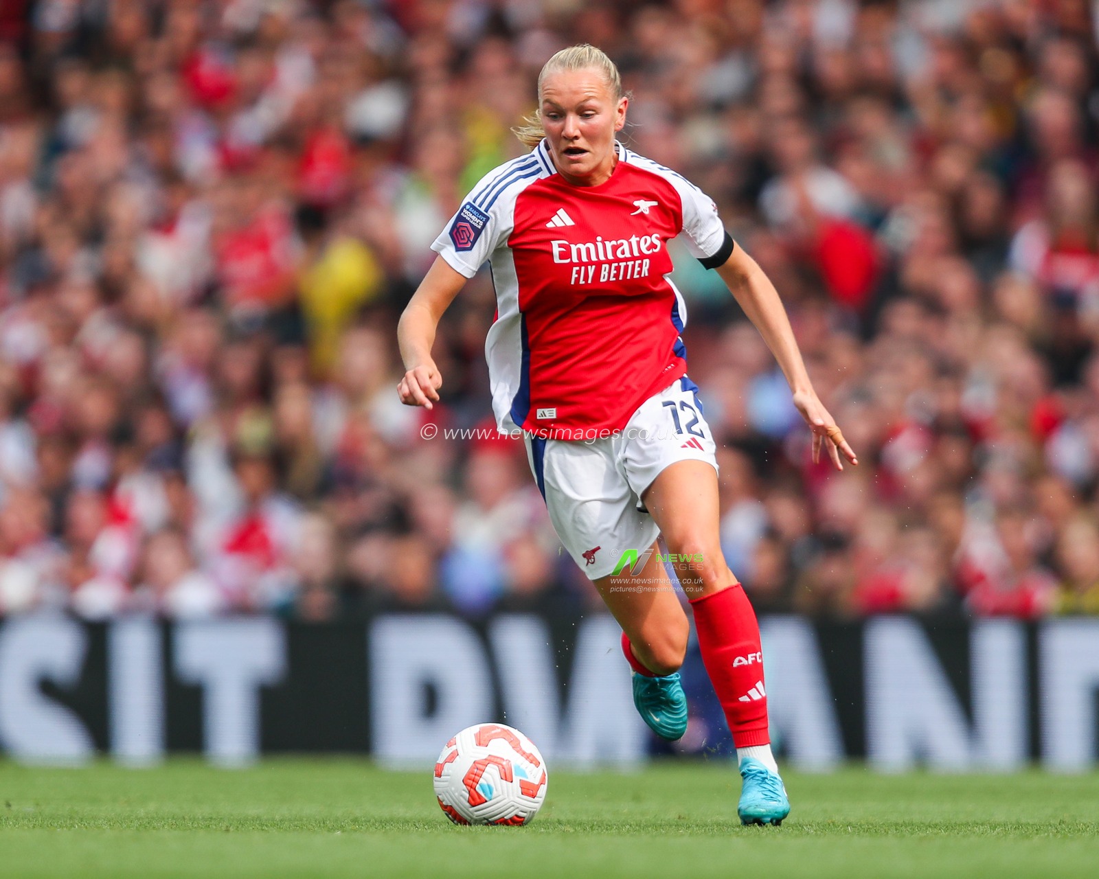 Frida Maanum of Arsenal runs with the ball during the The FA Women's Super League match Arsenal Women vs Manchester City Women at Emirates Stadium, London, United Kingdom, 22nd September 2024

(Photo by Izzy Poles/News Images)
