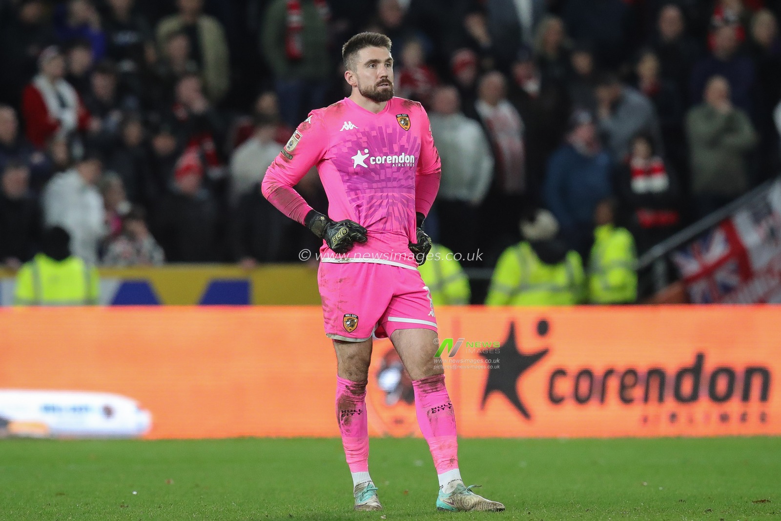 Matt Ingram #1 of Hull City during the Sky Bet Championship match Hull City vs Sunderland at MKM Stadium, Hull, United Kingdom, 26th December 2023

(Photo by James Heaton/News Images)