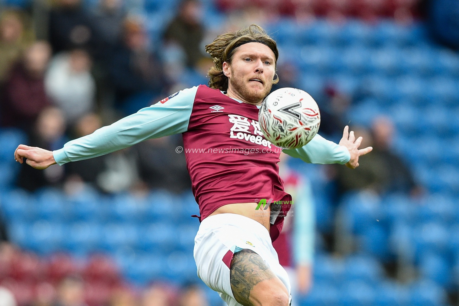 4th January 2020, Turf Moor, Burnley, England; Emirates FA Cup, Burnley v Peterborough : Jeff Hendrick (13) of Burnley in action during the game.

Credit: Richard Long/News Images