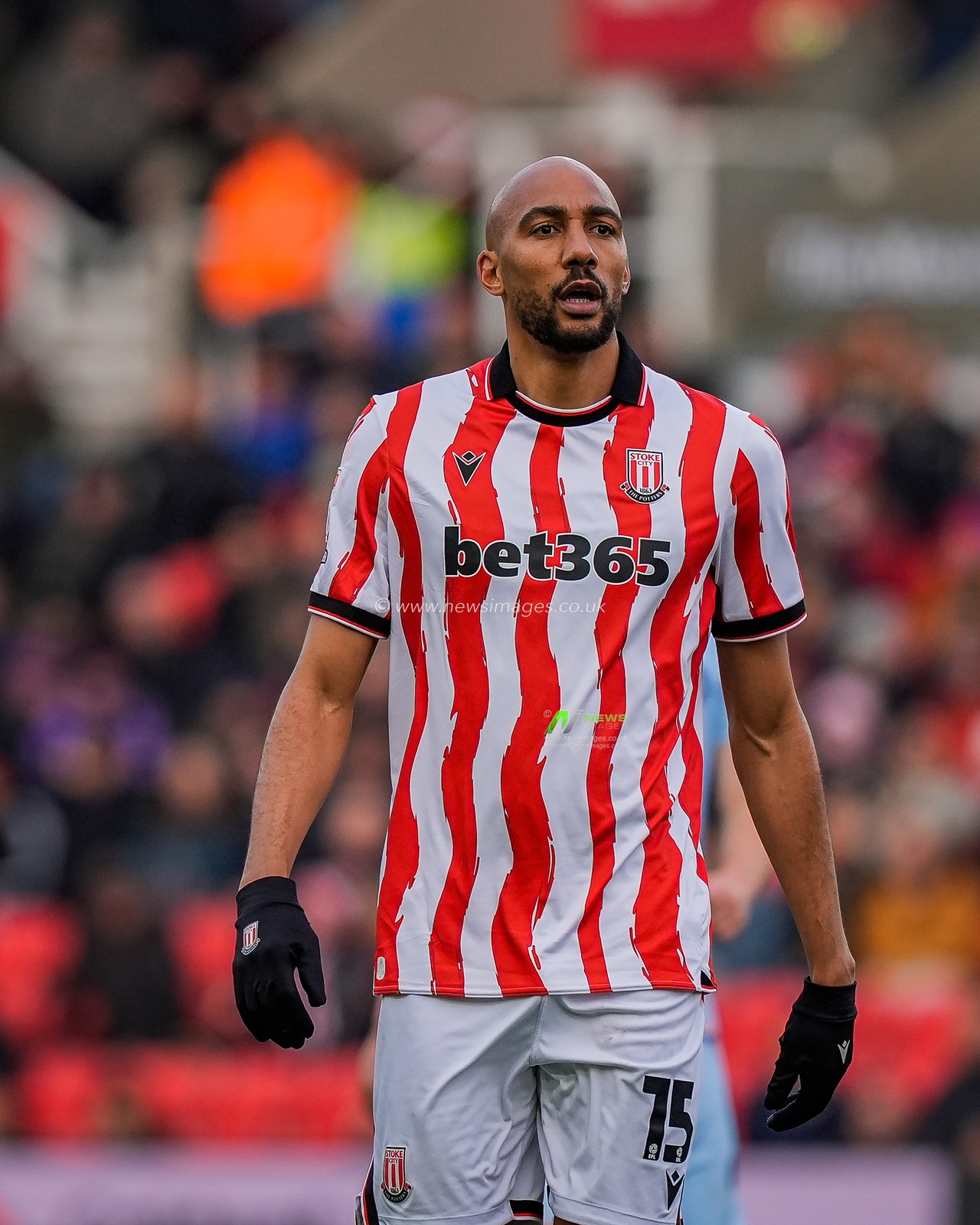 Steven Nzonzi of Stoke City during the Sky Bet Championship match Stoke City vs Swansea City at Bet365 Stadium, Stoke-on-Trent, United Kingdom, 13th December 2025

(Photo by Maynard Manyowa/News Images)

*** GER AUT SUI OUT ***
