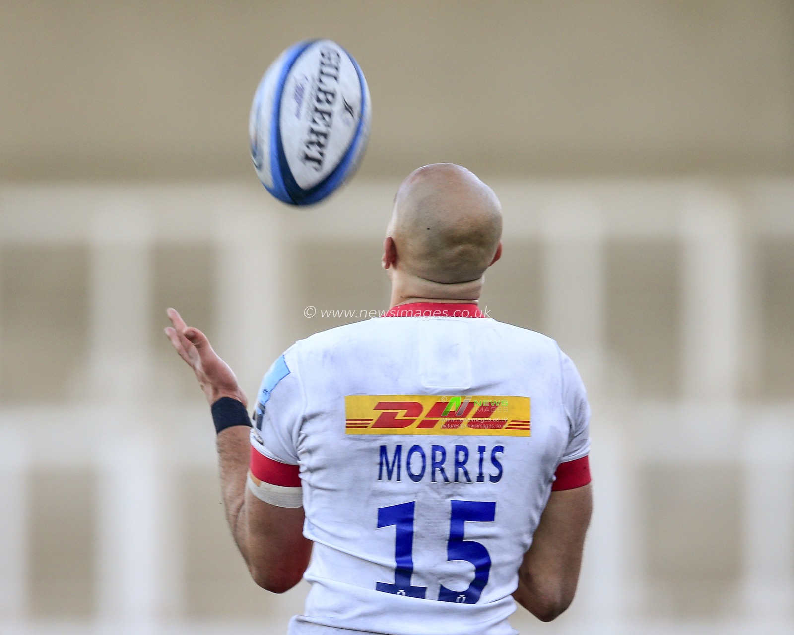 Aaron Morris of Harlequins about to catch the ball