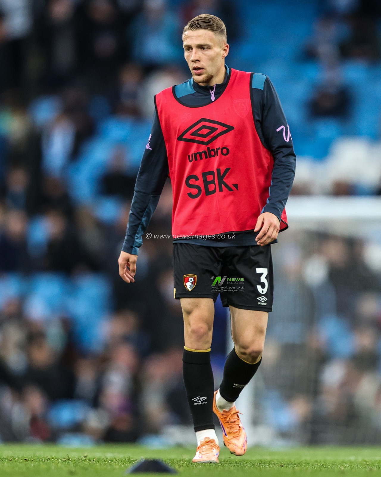 Adrien Truffert of Bournemouth in the pregame warmup session during the Premier League match Manchester City vs Bournemouth at Etihad Stadium, Manchester, United Kingdom, 2nd November 2025

(Photo by Alfie Cosgrove/News Images)

*** GER AUT SUI OUT ***