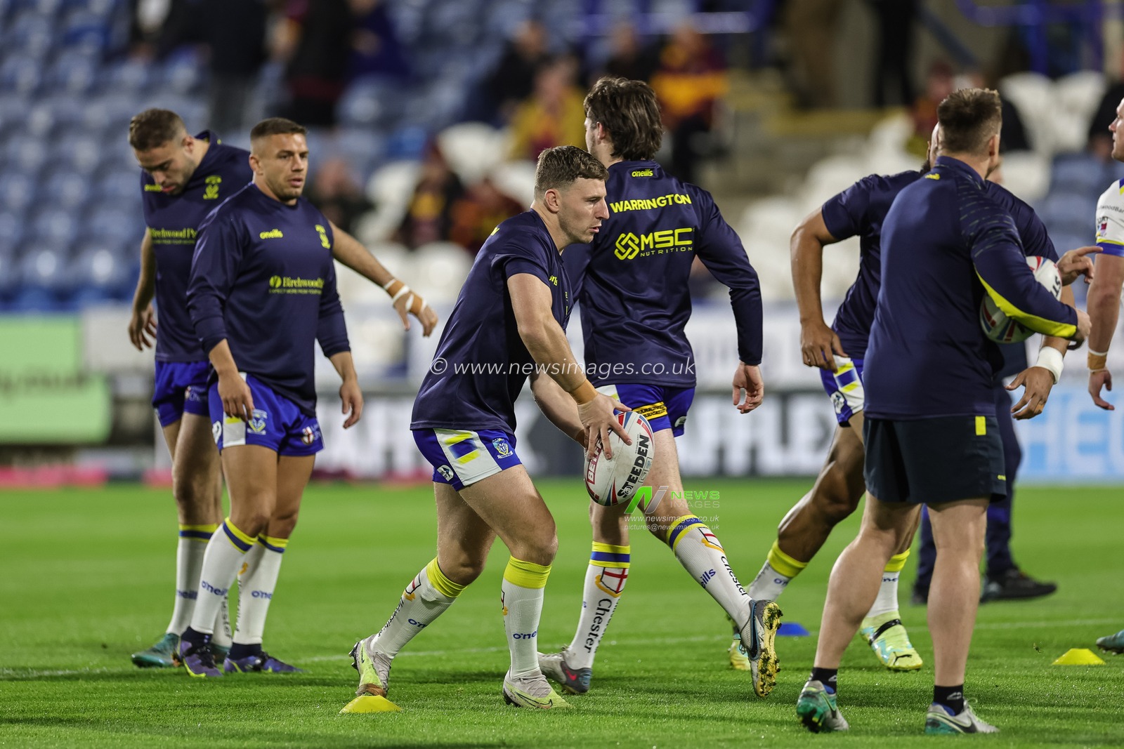George Williams #6 of Warrington Wolves during pre-game warm upuring the Betfred Super League Round 27 match Huddersfield Giants vs Warrington Wolves at John Smith's Stadium, Huddersfield, United Kingdom, 22nd September 2023

(Photo by Mark Cosgrove/News Images)