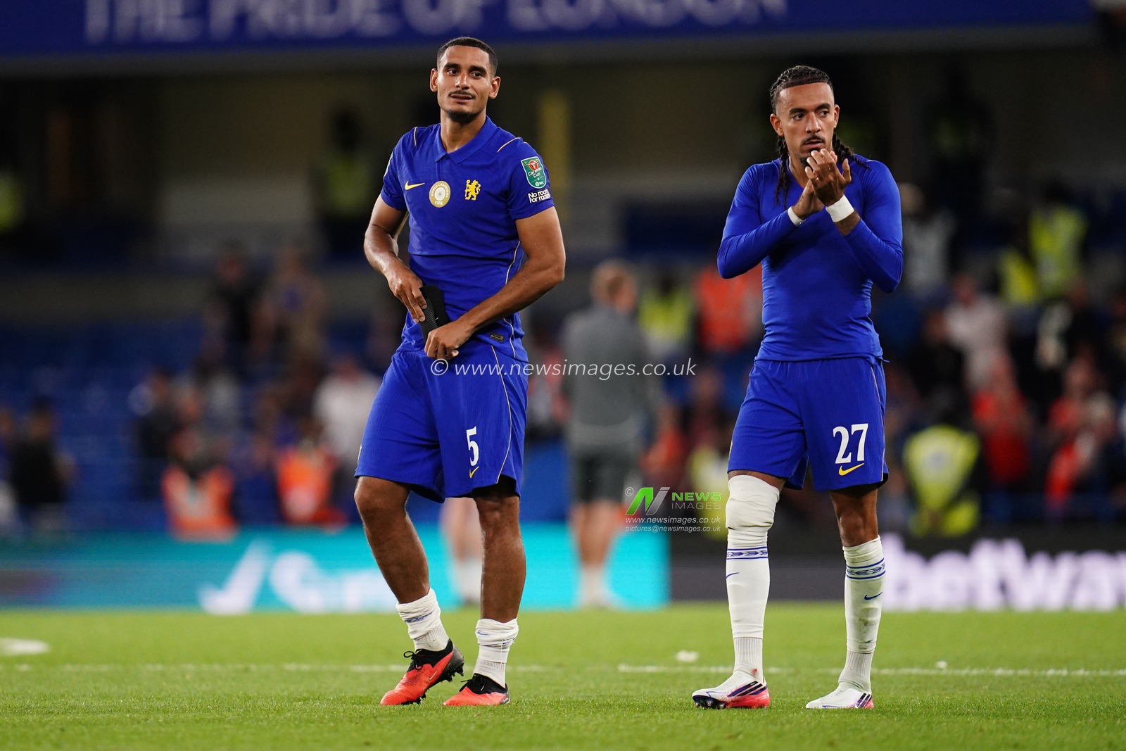 Maxence Lacroix of Chelsea and Malo Gusto of Chelsea applaud home support during the Carabao Cup round 2 match Chelsea vs Luton Town at Stamford Bridge, London, United Kingdom on 27 August 2026

(Photo by Harvey Murphy/News Images)