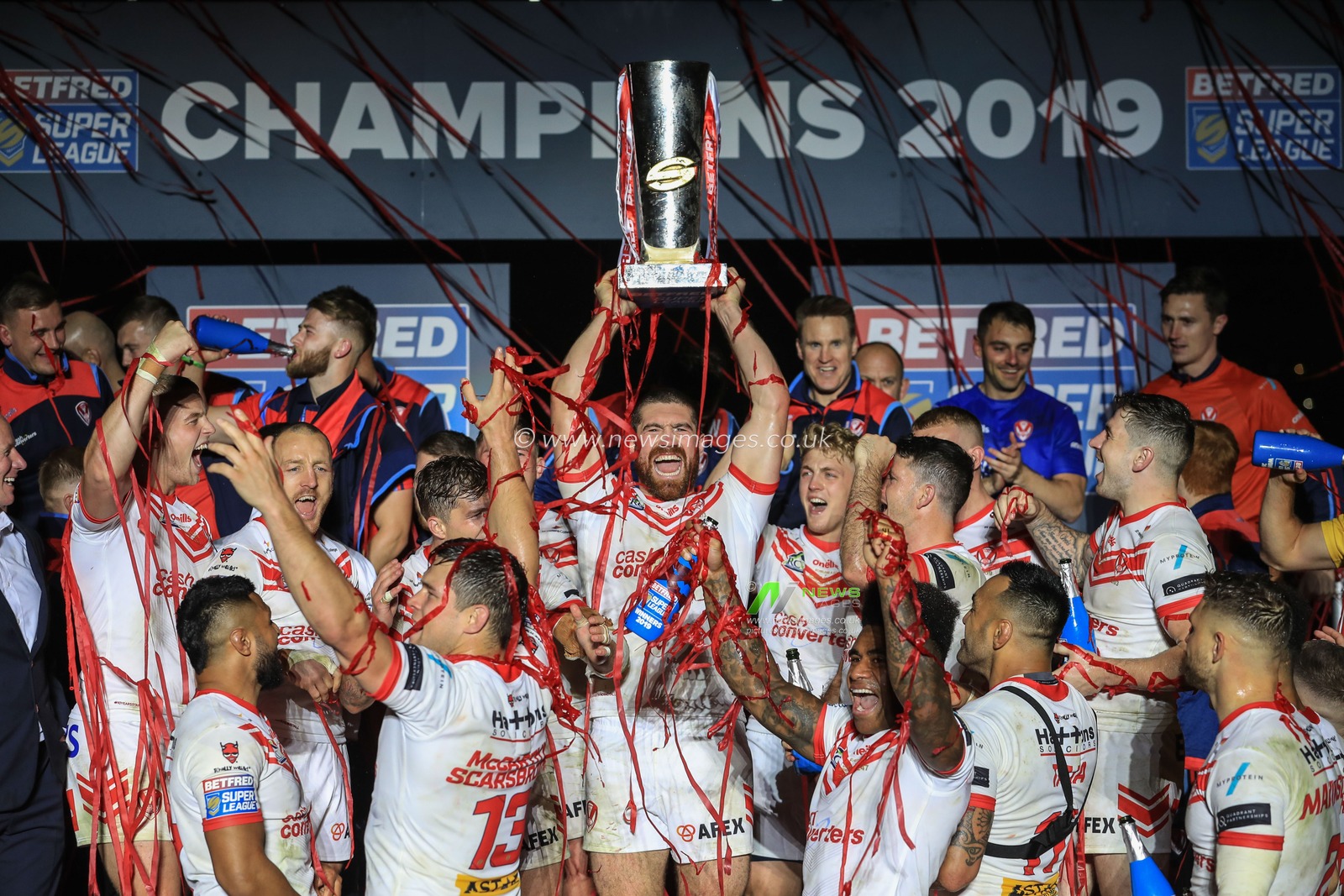 12th October 2019, Old Trafford, Manchester, England; The Grand Final 2019, Saint Helens v Salford Red Devils : Kyle Amor (16) of St Helens lifts the Grand Final Cup with his team mates 

Credit: Mark Cosgrove/News Images