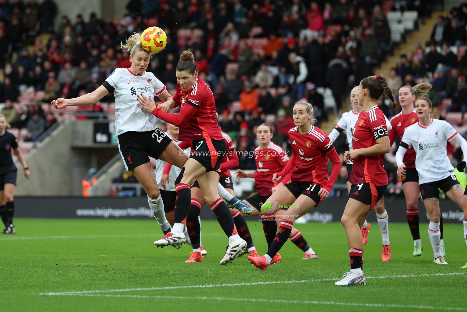 Gemma Bonner of Liverpool heads on goal during the Barclays Women's Super League match Manchester United Women vs Liverpool Women at Leigh Sports Village, Leigh, United Kingdom, 8th December 2024

(Photo by Alex Roebuck/News Images)
