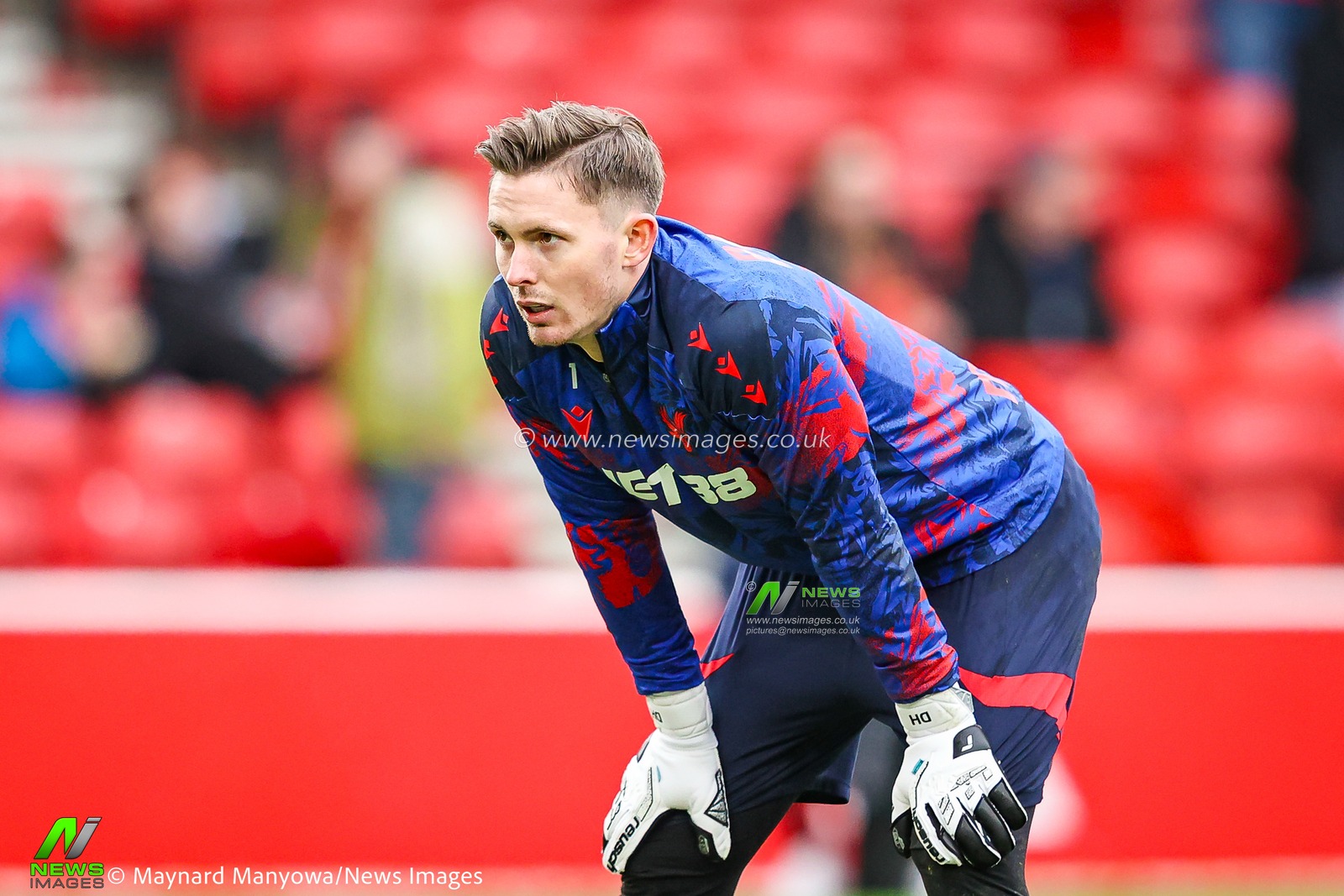Crystal Palace goalkeeper Dean Henderson in the pregame warmup session during the Premier League match Nottingham Forest vs Crystal Palace at City Ground, Nottingham, United Kingdom, 1st February 2026

(Photo by Alfie Cosgrove/News Images)
