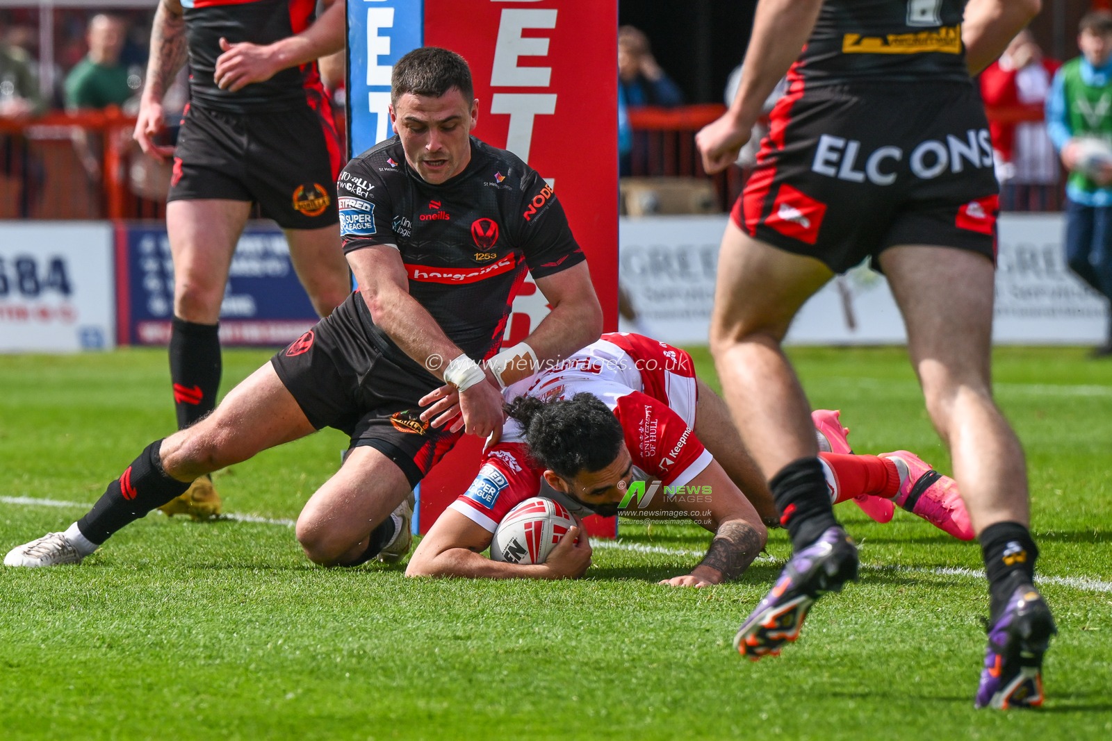 Tyrone May of Hull KR goes over for a try during the Betfred Super League Round 10 match Hull KR vs St Helens at Sewell Group Craven Park, Kingston upon Hull, United Kingdom, 4th May 2024

(Photo by Craig Thomas/News Images)