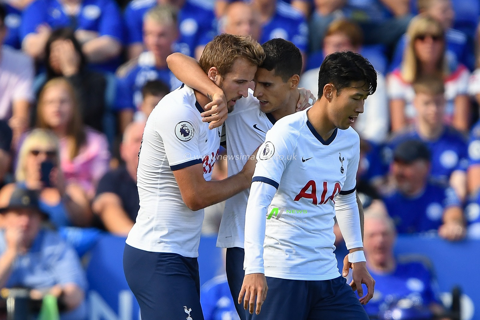 21st September 2019, King Power Stadium, Leicester, England ; Premier League Football, Leicester City vs Tottenham Hotspur : Harry Kane (10) of Tottenham Hotspur celebrates with Erik Lamela (11) of Tottenham Hotspur after scoring a goal to make it 0-1 


Credit: Jon Hobley/News Images

English Football League images are subject to DataCo Licence
