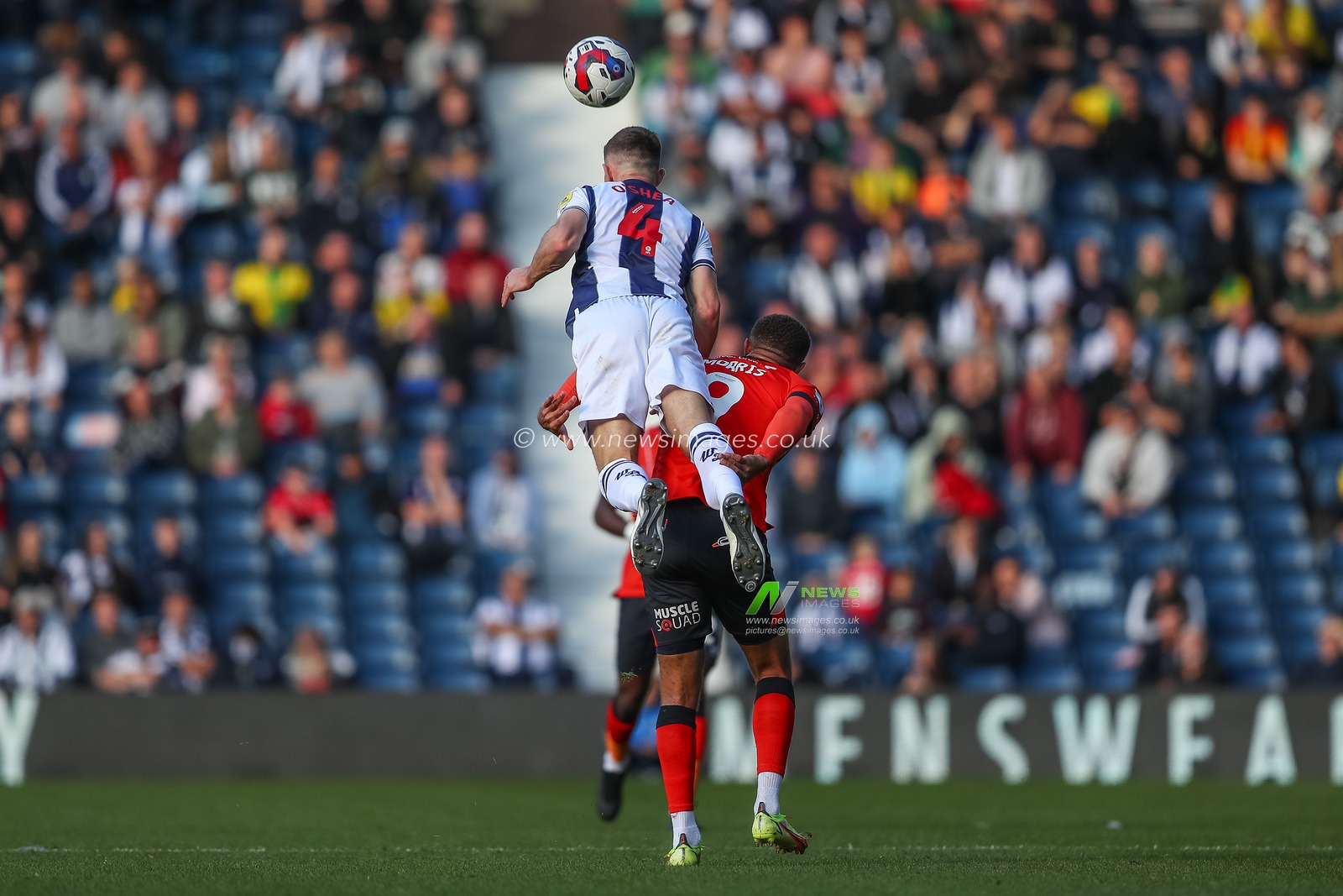 Dara O'Shea #4 of West Bromwich Albion and Carlton Morris #9 of Luton Town battle for the ball during the Sky Bet Championship match West Bromwich Albion vs Luton Town at The Hawthorns, West Bromwich, United Kingdom, 8th October 2022

(Photo by Gareth Evans/News Images)