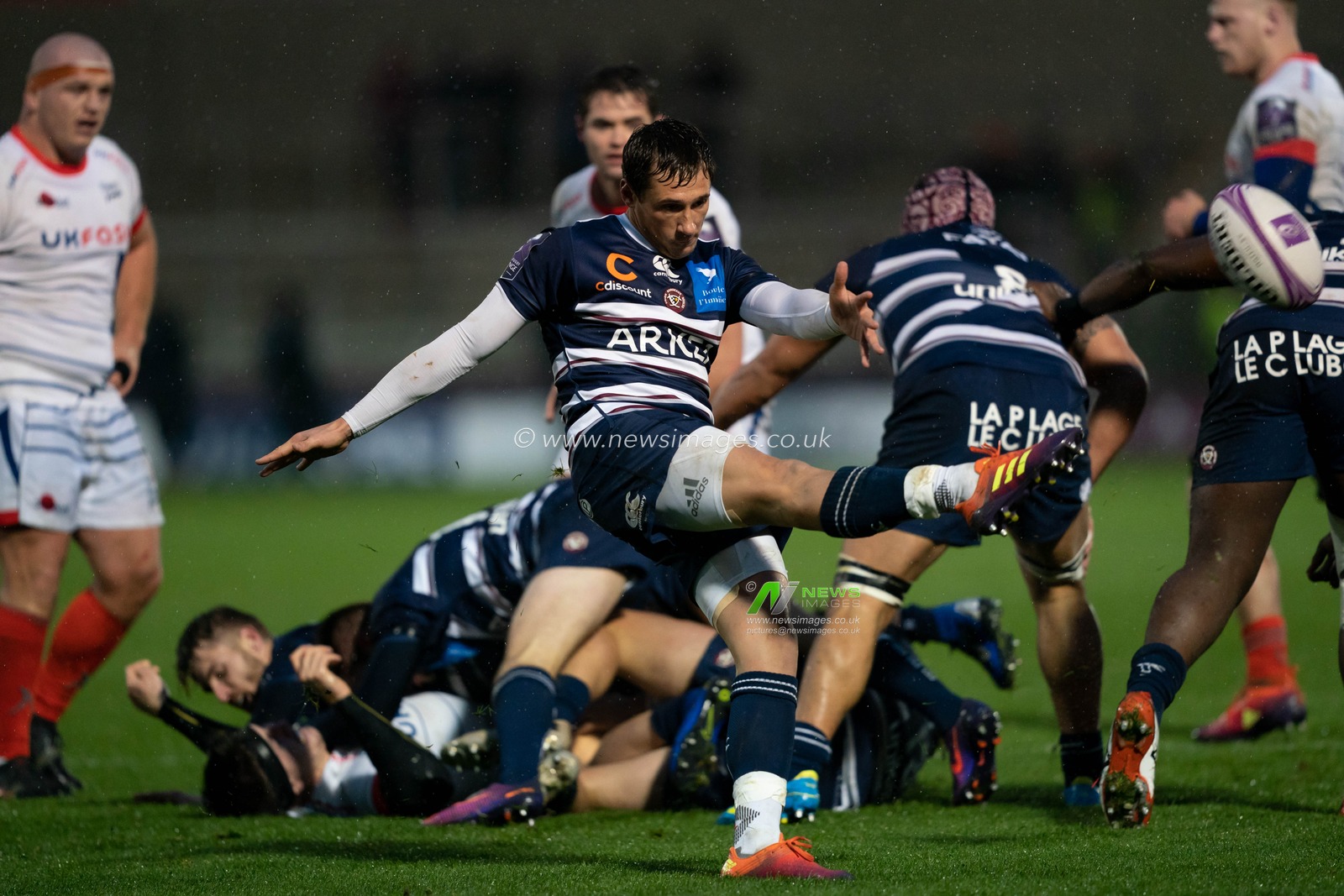 Bordeaux Belges's Baptiste Serin (C) clears the ball

15th December 2018, AJ Bell Stadium , Sale, England; European Rugby Challenge Cup, Sale v Bordeaux-Belges ; 

Credit: Terry Donnelly / News Images
