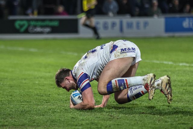 Josh Rourke of Wakefield Trinity goes over for a try during the Betfred Challenge Cup Quarter Final match Wakefield Trinity vs Leigh Leopards at DIY Kitchens Stadium, Wakefield, United Kingdom, 4th April 2025

(Photo by Alfie Cosgrove/News Images)