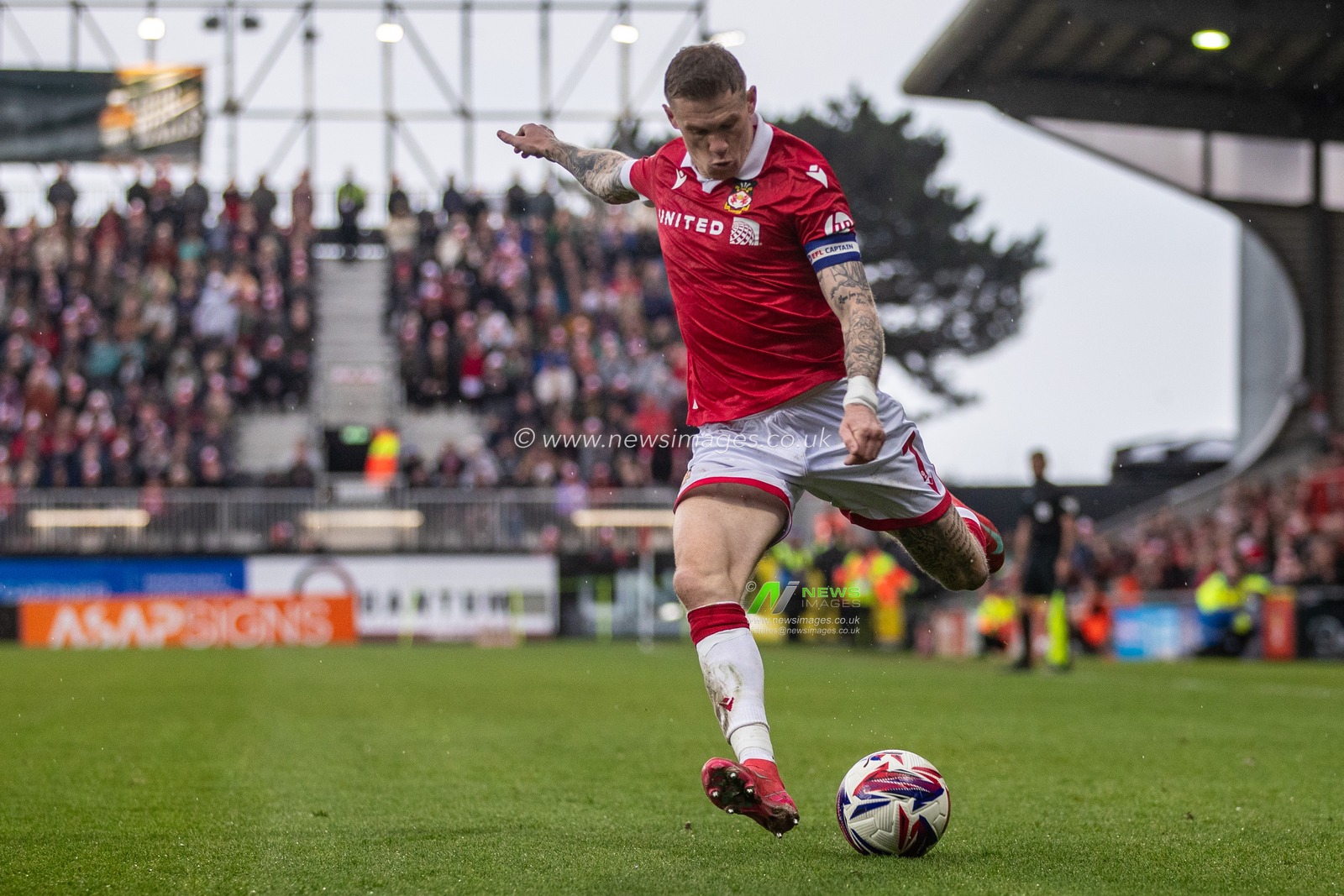 Wrexham's James McClean delivers a cross during the Sky Bet League 1 match Wrexham vs Stockport County at SToK Cae Ras, Wrexham, United Kingdom, 22nd March 2025

(Photo by Nik Mesney/News Images)