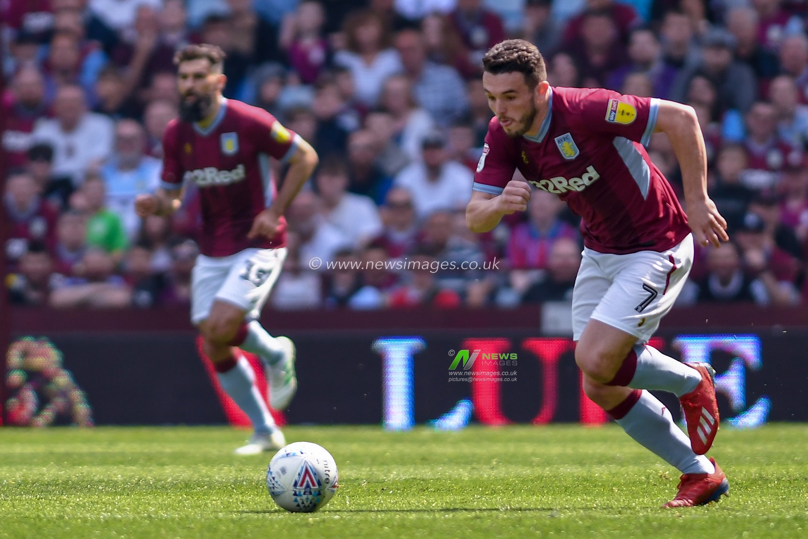 22nd April 2019 , Villa Park, Birmingham, England ; Sky Bet Championship, Aston Villa vs Millwall : John McGinn (07) of Aston Villa runs with the ball

Credit: Gareth Dalley/News Images

English Football League images are subject to DataCo Licence