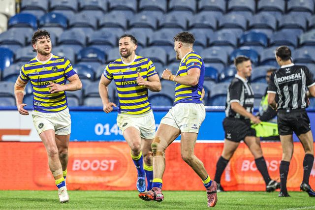 Matty Ashton of Warrington Wolves celebrates his try during the Betfred Super League round 10 match Huddersfield Giants vs Warrington Wolves at Accu Stadium, Huddersfield, United Kingdom on 02 May 2026

(Photo by Alfie Cosgrove/News Images)