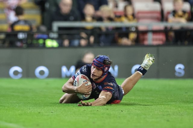 Harry Robertson of St Helens goes over for a try during the Betfred Super League Round 26 match Leigh Leopards vs St Helens at Leigh Sports Village, Leigh, United Kingdom, 12th September 2025

(Photo by Mark Cosgrove/News Images)