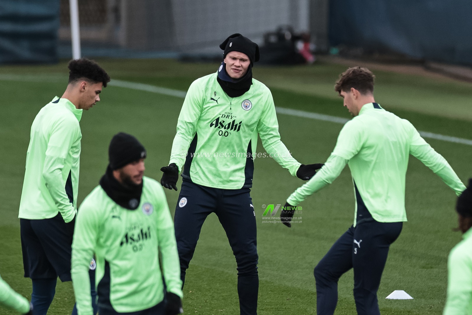 Erling Haaland of Manchester City during the UEFA Champions League training session Matchday 5 of 8 Manchester City vs Bayer 04 Leverkusen at Etihad Campus, Manchester, United Kingdom, 24th November 2025

(Photo by Mark Cosgrove/News Images)

*** GER AUT SUI OUT ***