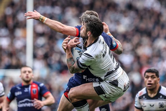 Tom Briscoe of Hull FC jumps up to win the high ball during the Betfred Super League Round 8 match Hull FC vs Hull KR at MKM Stadium, Hull, United Kingdom, 18th April 2025

(Photo by Alfie Cosgrove/News Images)