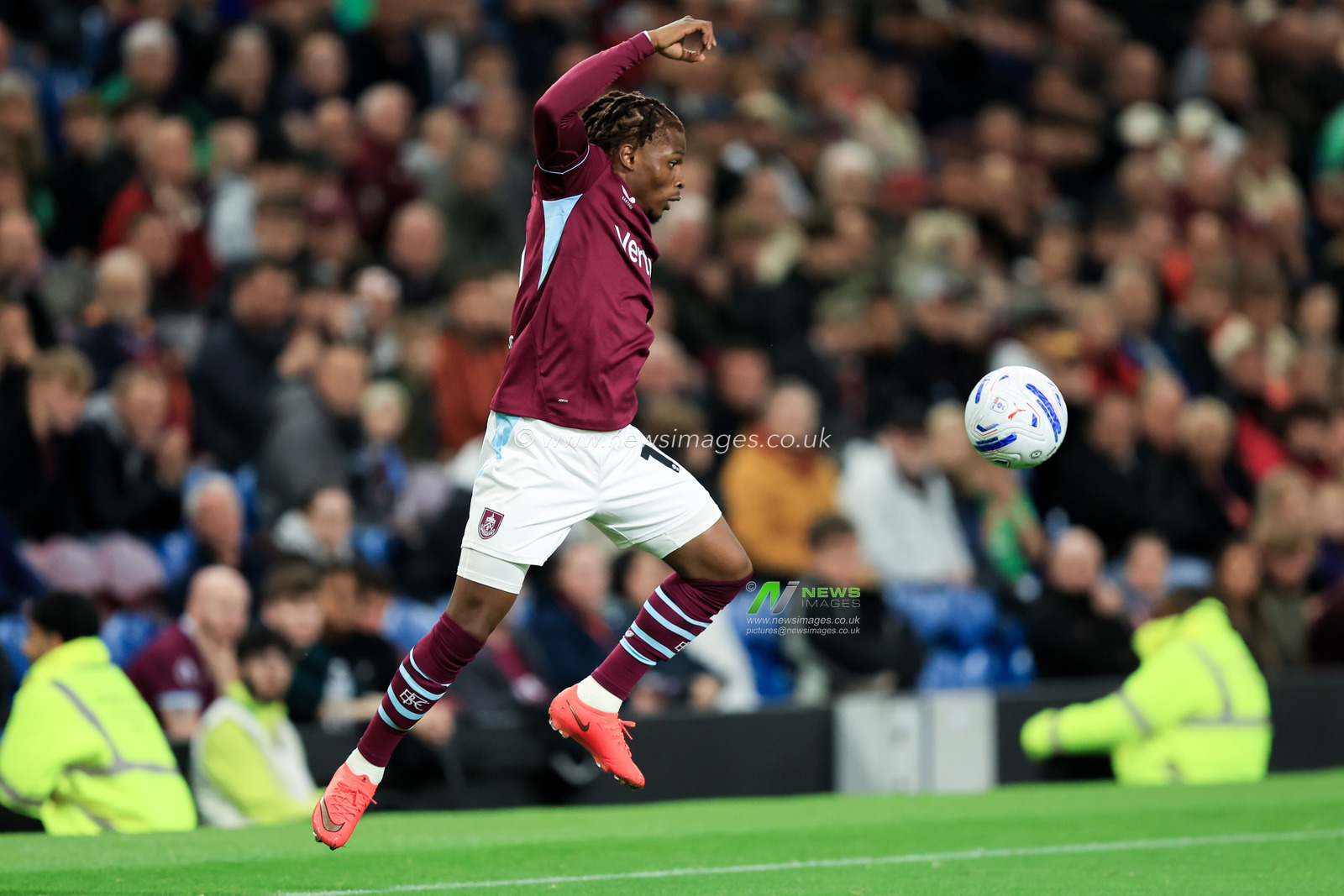 Largie Ramazani of Burnley during the Sky Bet Championship match Burnley vs Middlesbrough at Turf Moor, Burnley, United Kingdom on 02 September 2026

(Photo by Jorge Horsted/News Images)
