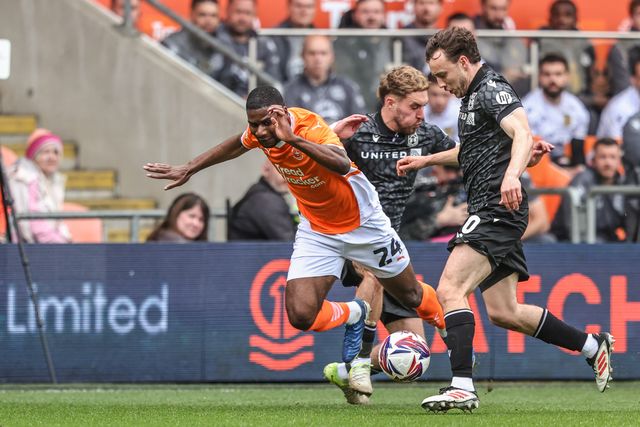 Odel Offiah of Blackpool is tackled by Sam Smith of Wrexham during the Sky Bet League 1 match Blackpool vs Wrexham at Bloomfield Road, Blackpool, United Kingdom, 21st April 2025

(Photo by Alfie Cosgrove/News Images)
