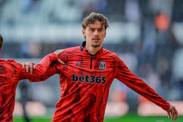 Milan Smit of Stoke City in the pregame warmup session  during the Sky Bet Championship match Derby County vs Stoke City at Pride Park Stadium, Derby, United Kingdom on 06 April 2026

(Photo by Maynard Manyowa/News Images)