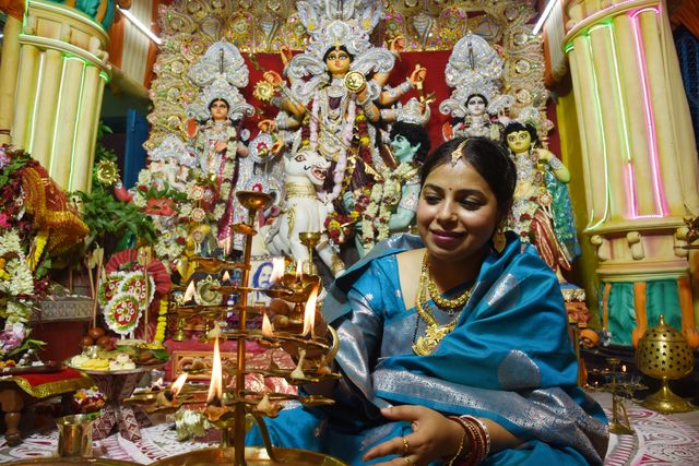 Das Bari  housewife traditional bengali dress and lighting a lamp preparation Ã¢â‚¬Å“Sandhya AratiÃ¢â‚¬Â  in front of an idol of Durga during a ritual known as Aarti inside Das Resident 19 year old Durga Puja in Kolkata,India on September 15,2025.Photo by Debajyoti Chakraborty.(Photo: Debajyoti Chakraborty/News Images)