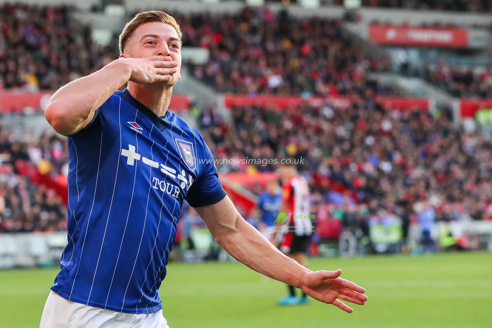 Liam Delap of Ipswich Town celebrates his goal to make it 3-3 during the Premier League match Brentford vs Ipswich Town at The Gtech Community Stadium, London, United Kingdom, 26th October 2024

(Photo by Izzy Poles/News Images)