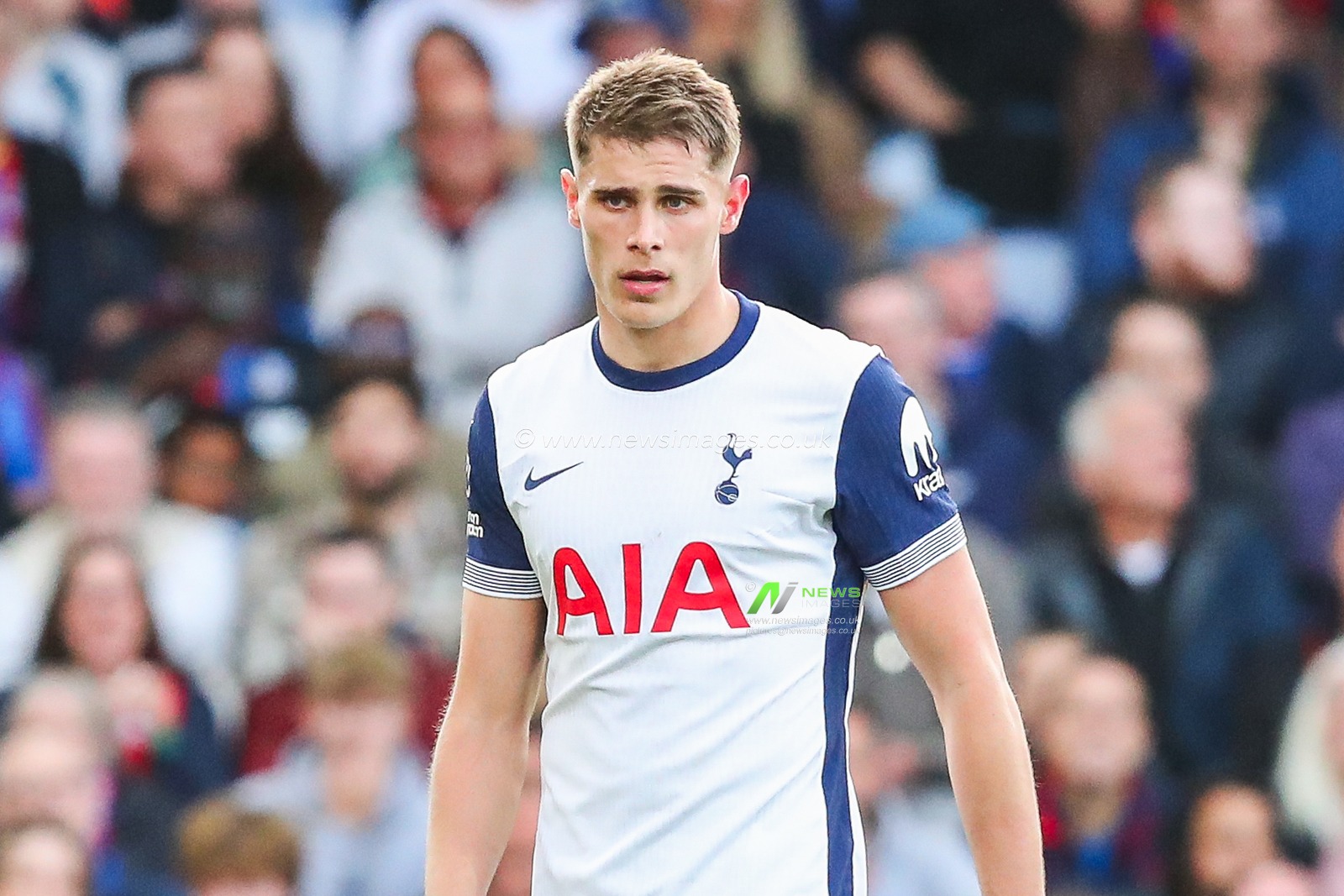 Micky van de Ven of Tottenham Hotspur looks on during the Premier League match Crystal Palace vs Tottenham Hotspur at Selhurst Park, London, United Kingdom, 27th October 2024

(Photo by Izzy Poles/News Images)