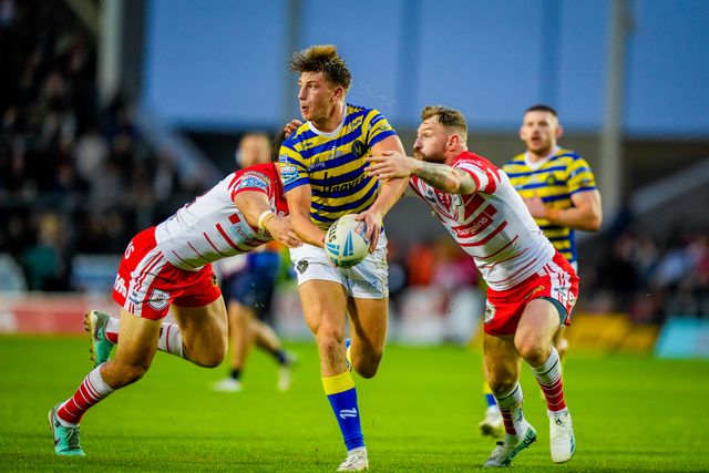 Ewan Irwin of Warrington Wolves breaks with the ball and is tackled by Shane Wright of St Helens R.F.C. and Daryl Clark of St Helens R.F.C. during the Betfred Super League round 14 match St Helens vs Warrington Wolves at The BrewDog Stadium, St Helens, United Kingdom on 11 June 2026

(Photo by Maynard Manyowa/News Images)