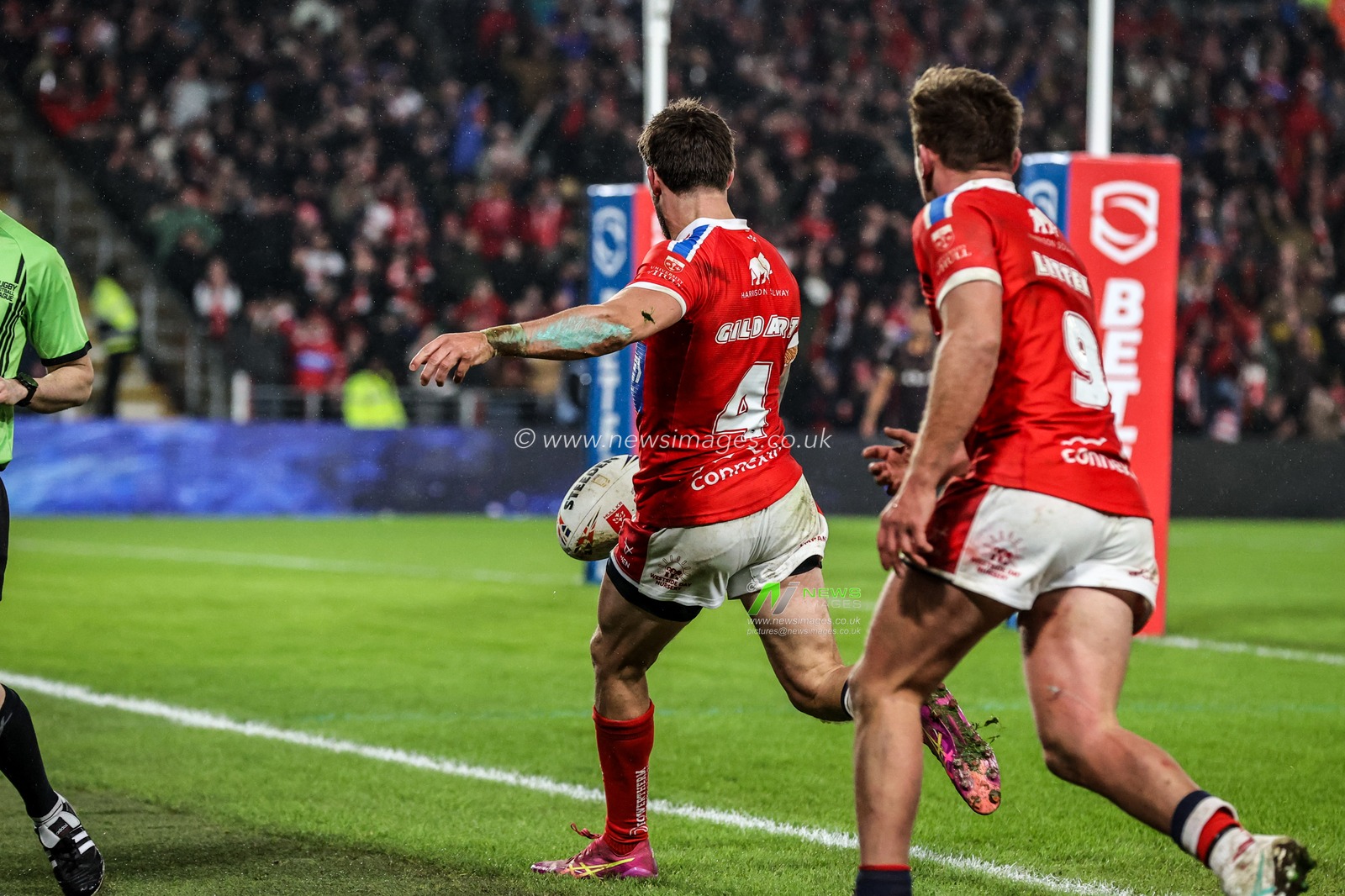 Oliver Gildart of Hull KR celebrates his try during the World Club Challenge 2026 match Hull KR vs Brisbane Broncos at MKM Stadium, Hull, United Kingdom on 19 February 2026

(Photo by Alfie Cosgrove/News Images)