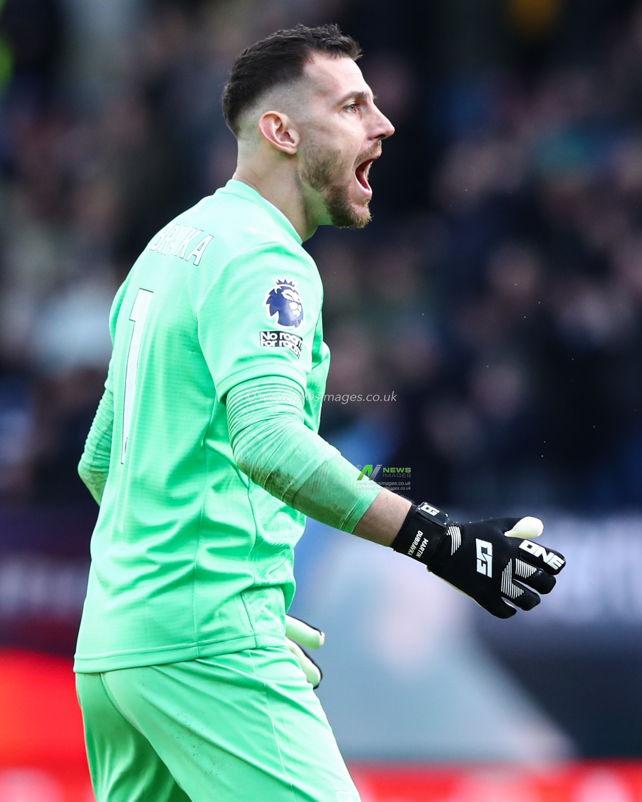 Burnley goalkeeper Martin Dubravka celebrates Jaidon Anthony of Burnley goal to make it 2-3 during the Premier League match Burnley vs Brentford at Turf Moor, Burnley, United Kingdom on 28 February 2026

(Photo by Jorge Horsted/News Images)