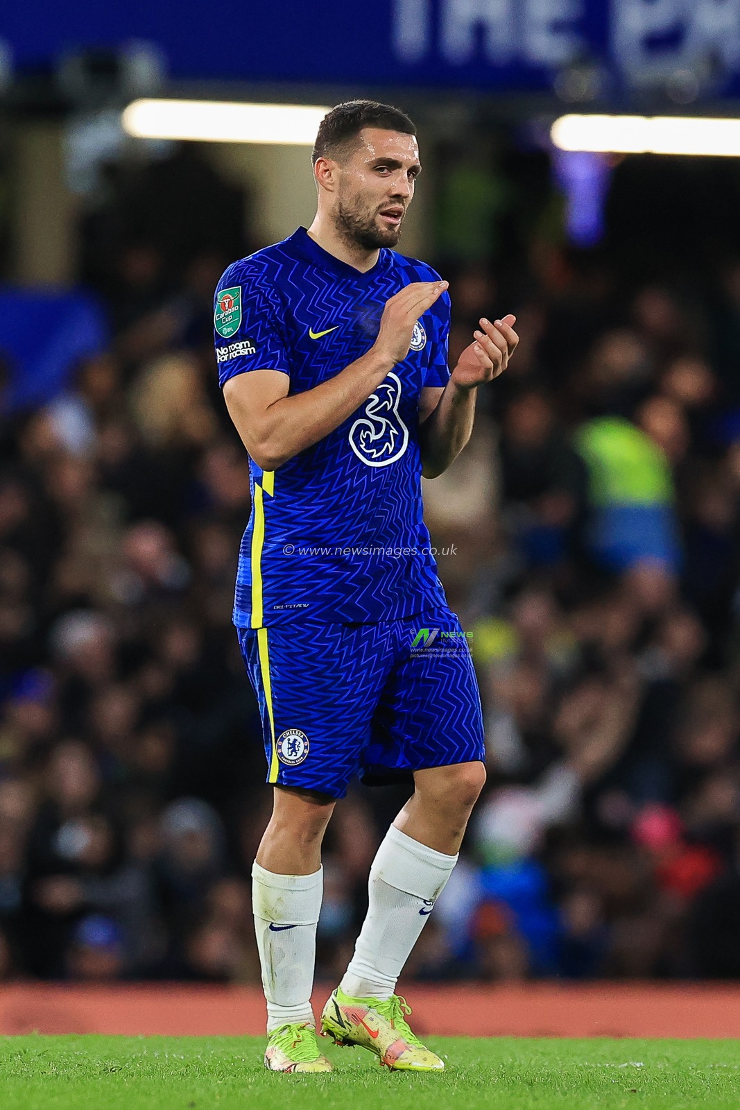 Mateo KovaÄic #8 of Chelsea applauds a team