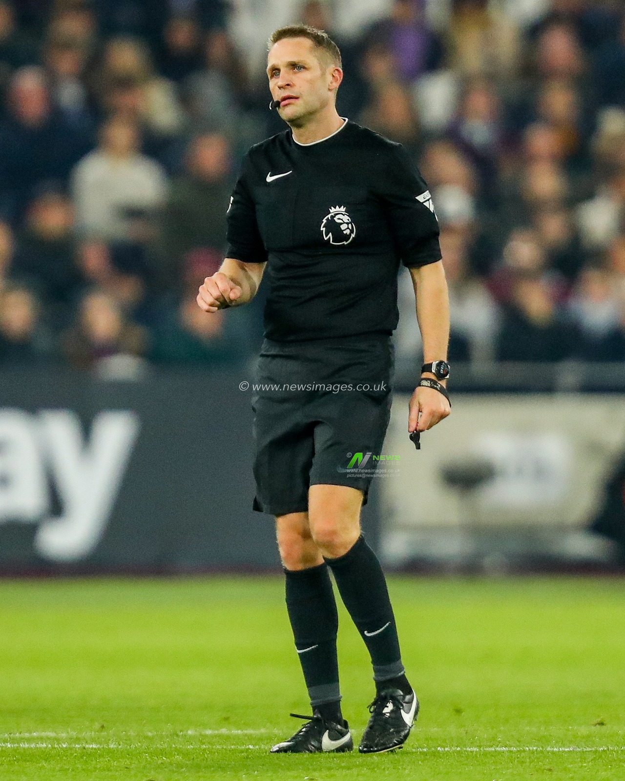Referee Darren Cann looks on during the Premier League match West Ham United vs Fulham at London Stadium, London, United Kingdom, 14th January 2025

(Photo by Izzy Poles/News Images)