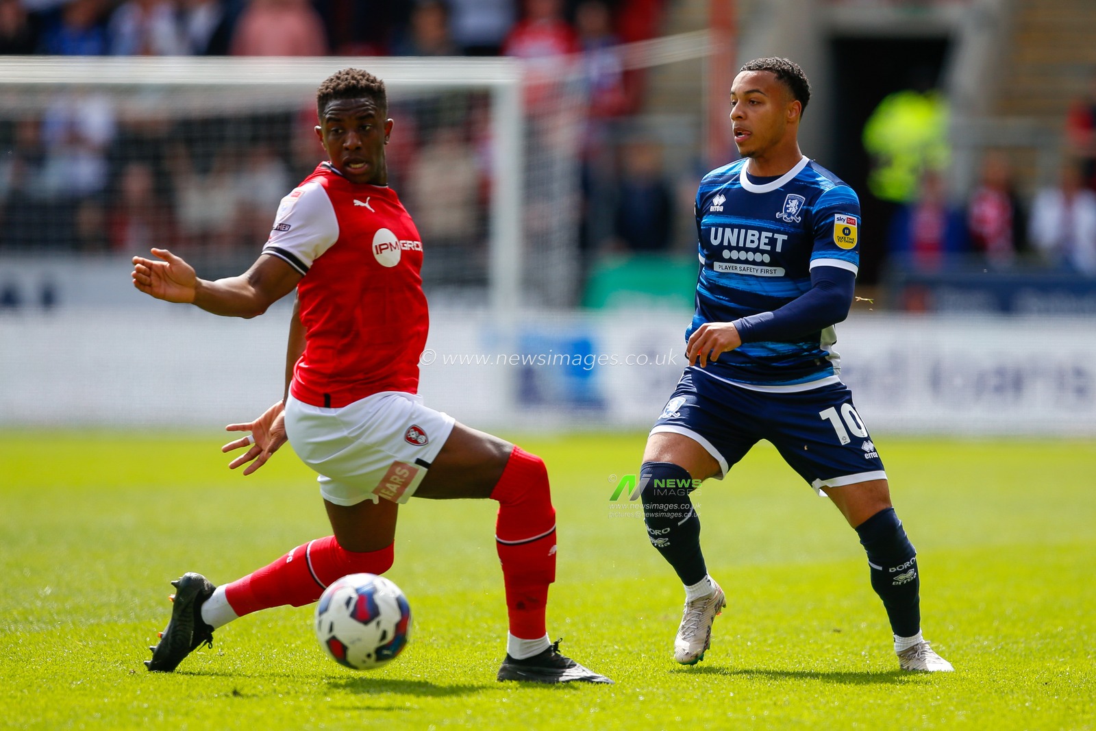 Chiedozie Ogbene #11 of Rotherham United and Cameron Archer #10 of Middlesbrough during the Sky Bet Championship match Rotherham United vs Middlesbrough at New York Stadium, Rotherham, United Kingdom, 1st May 2023

(Photo by Ben Early/News Images)