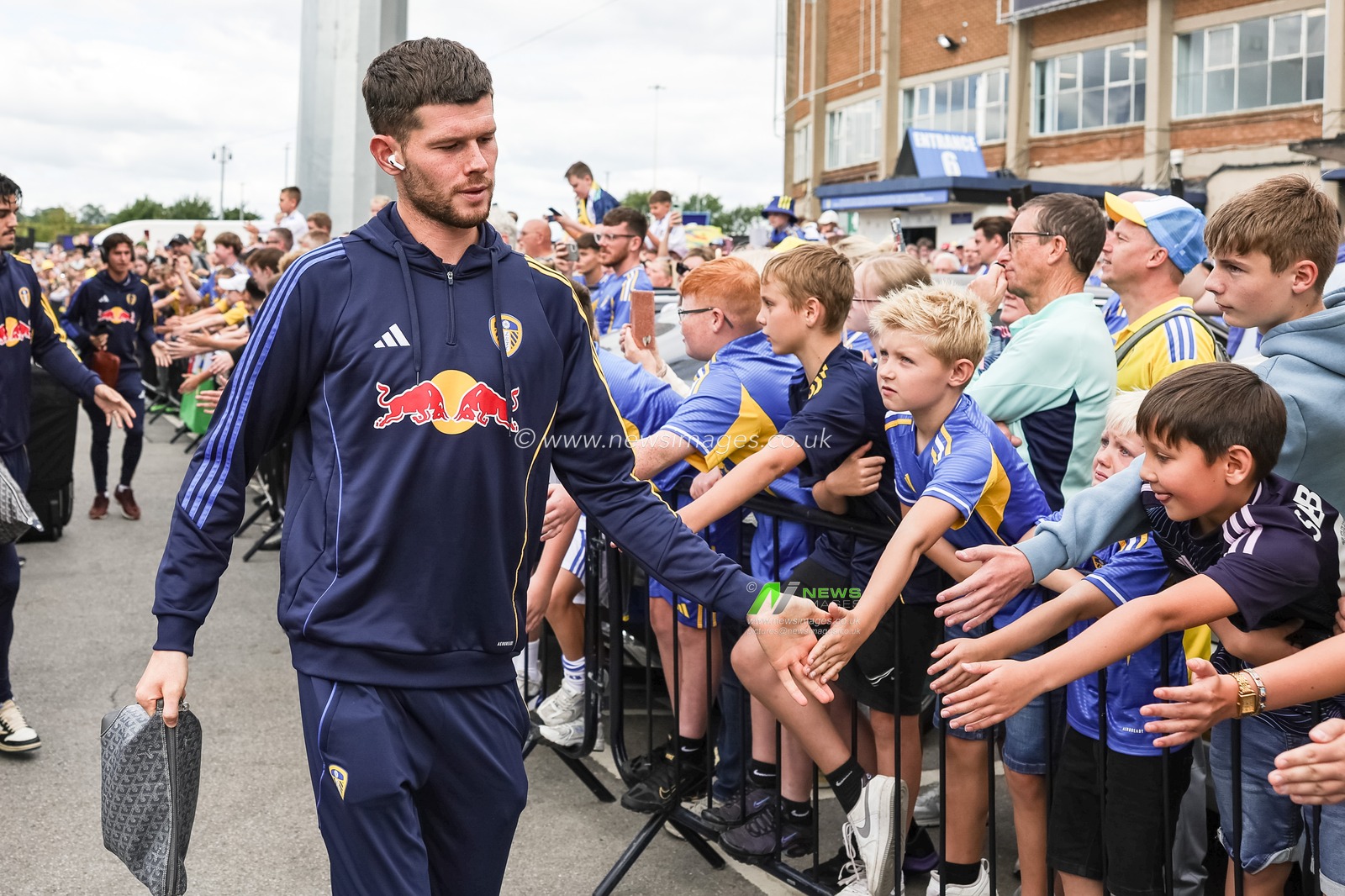Illan Meslier of Leeds United is greeted by the Leeds fans during the Pre-season friendly match Leeds United vs Villarreal at Elland Road, Leeds, United Kingdom, 2nd August 2025

(Photo by Mark Cosgrove/News Images)