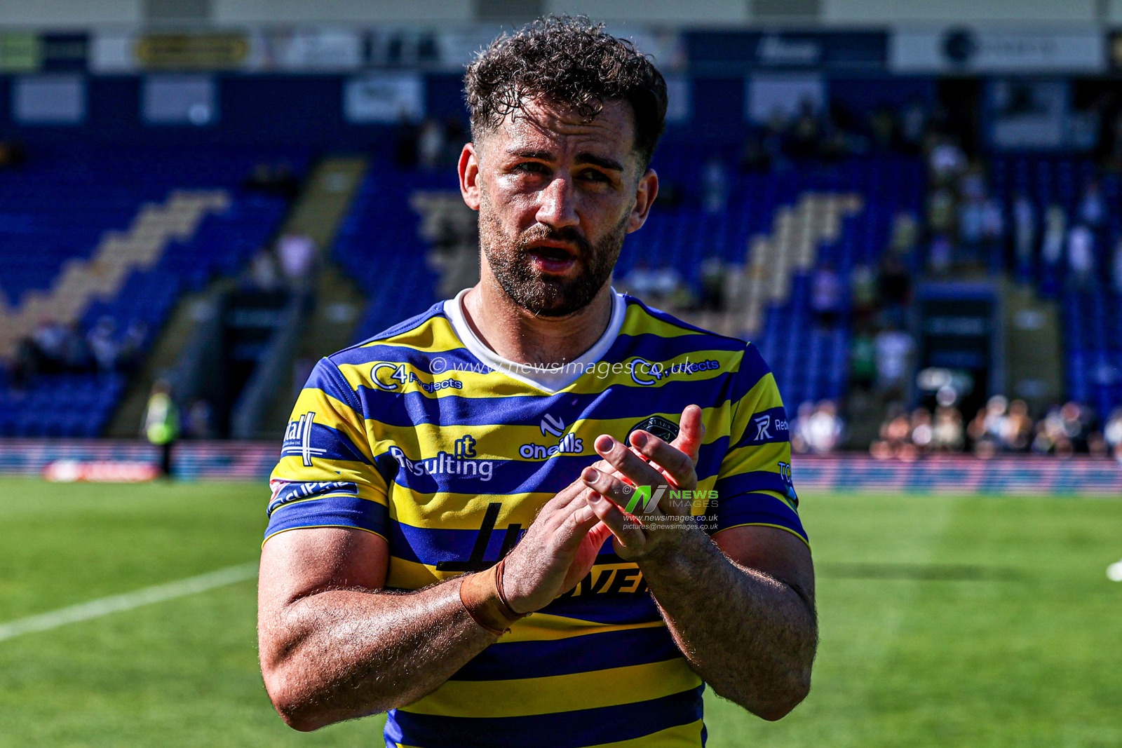 Toby King of Warrington Wolves applauds the fans after the game during the Betfred Super League round 12 match Warrington Wolves vs Bradford Bulls at The Halliwell Jones Stadium, Warrington, United Kingdom on 24 May 2026

(Photo by Alfie Cosgrove/News Images)