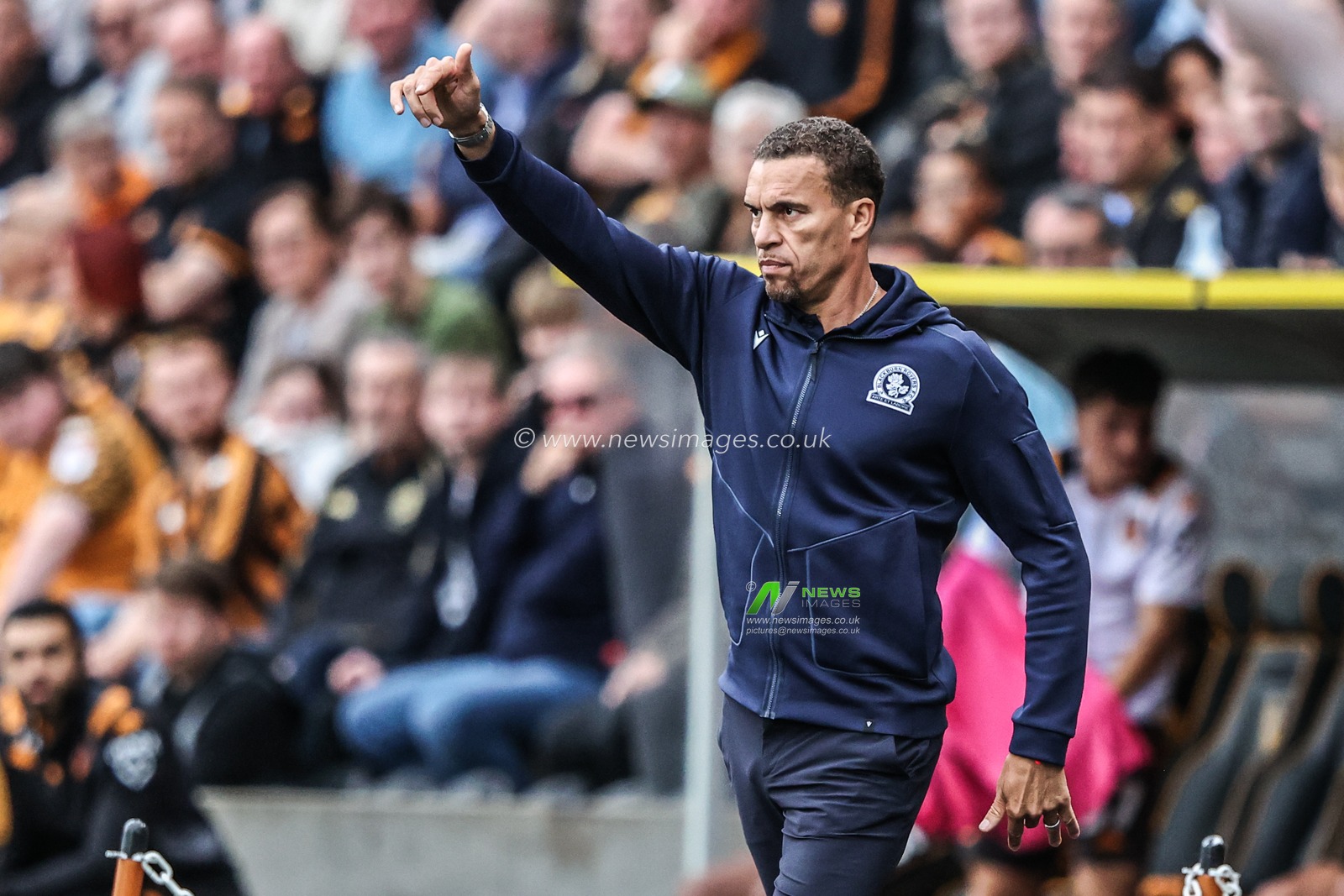  Valerien Ismael manager of Blackburn Rovers gives his team instructions during the Sky Bet Championship match Hull City vs Blackburn Rovers at MKM Stadium, Hull, United Kingdom, 23rd August 2025

(Photo by Alfie Cosgrove/News Images)