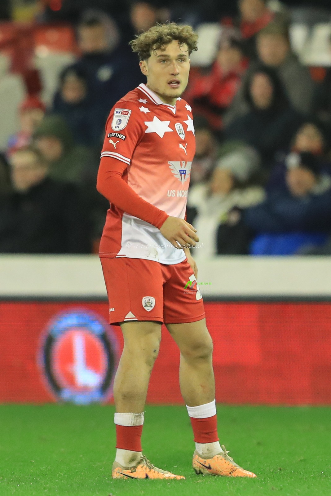 Callum Styles #20 of Barnsley during the Sky Bet League 1 match Barnsley vs Wycombe Wanderers at Oakwell, Barnsley, United Kingdom, 28th November 2023

(Photo by Alfie Cosgrove/News Images)