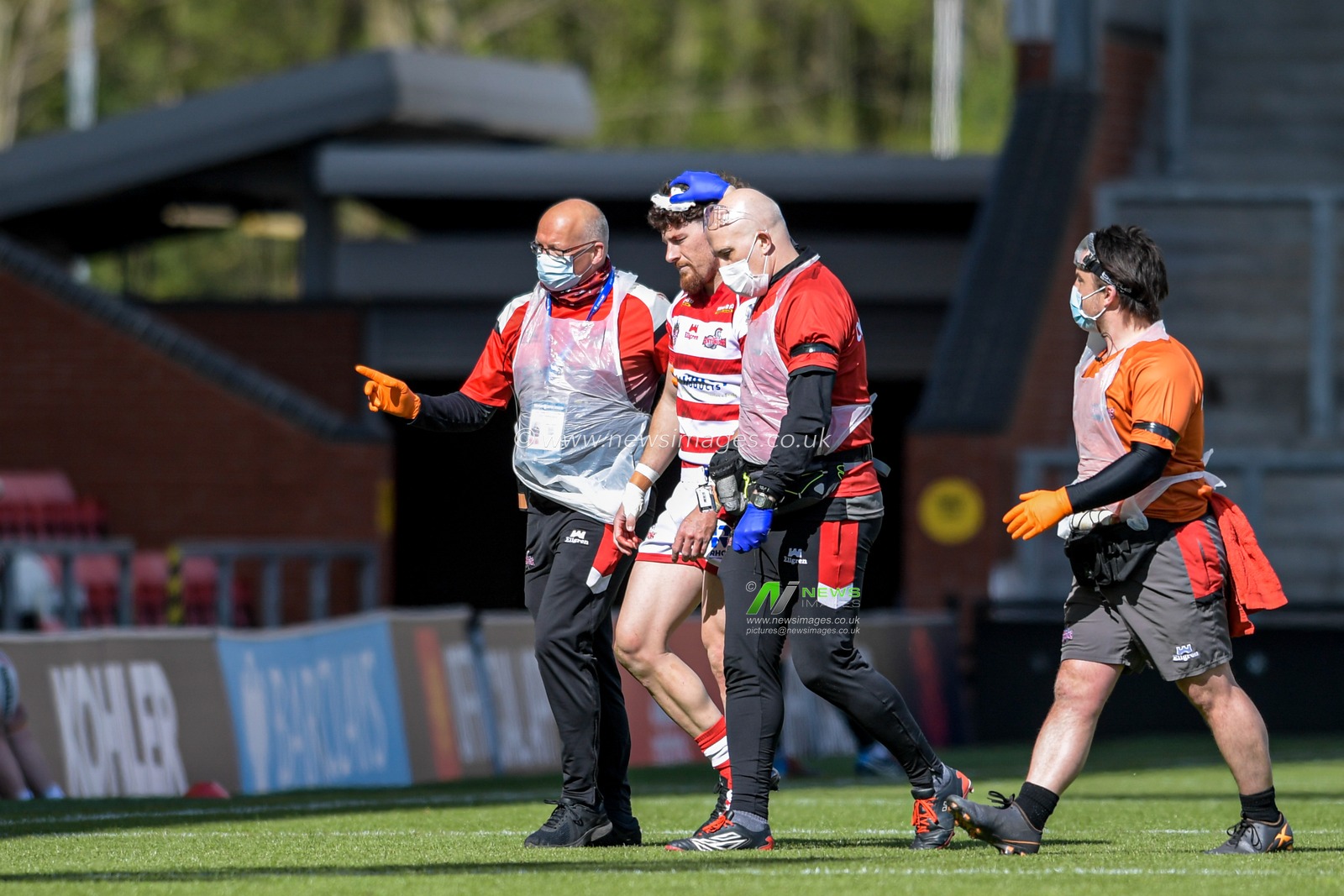 Blake Wallace (6) of Leigh Centurions leaves the pitch after picking up an injury
