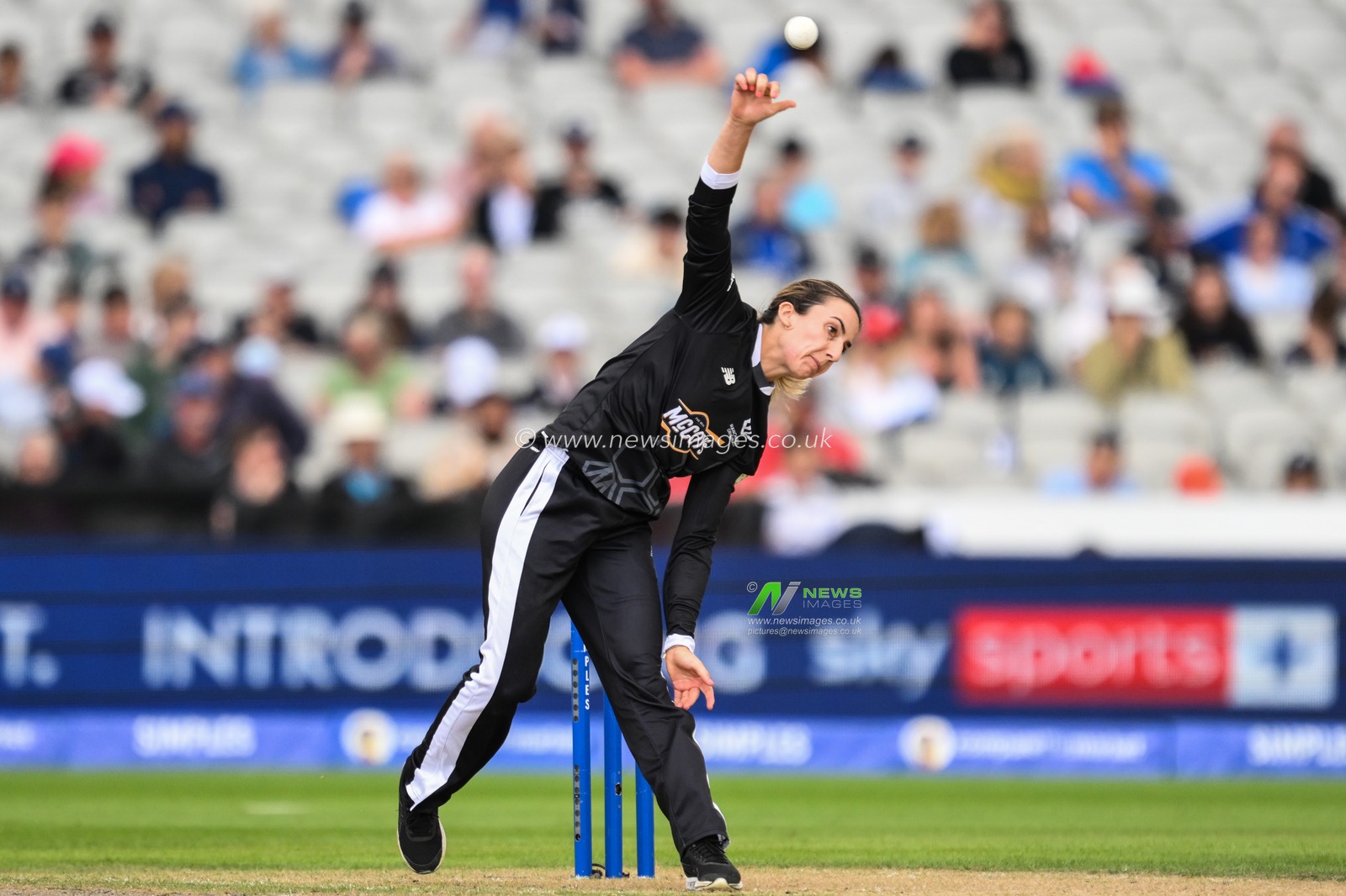 Fi Morris of Manchester Orignals delivers the ball during the The Hundred match Manchester Originals Women vs Oval Invincibles Women at Old Trafford, Manchester, United Kingdom, 6th August 2024

(Photo by Craig Thomas/News Images)